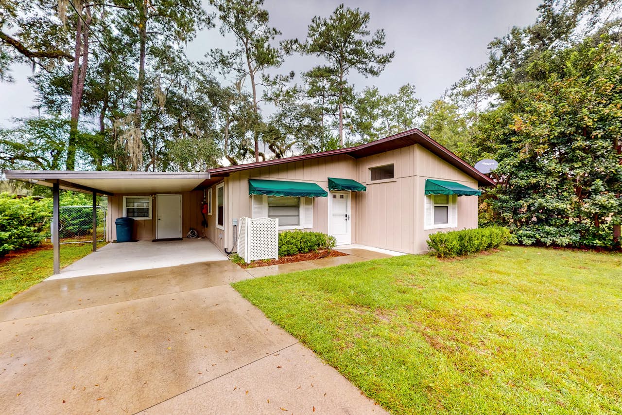 Suwannee River House 3 BD Bell, FL Vacation Rental Vacasa