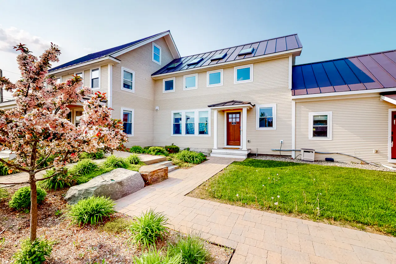 WaterburyStowe Farmhouse Units 13 4 BD Waterbury, VT Vacation