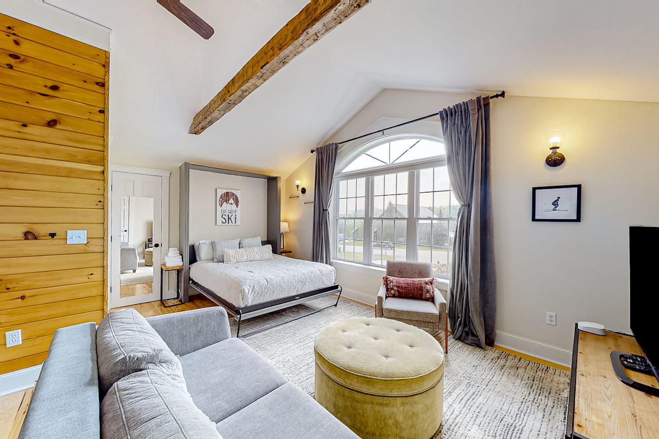 The Loft Suite 5 0 BD Waterbury, VT Vacation Rental Vacasa
