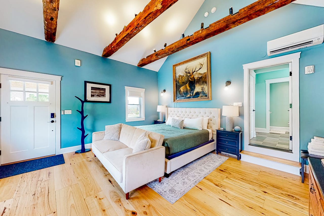 The Lodge Suite 3 0 BD Waterbury, VT Vacation Rental Vacasa