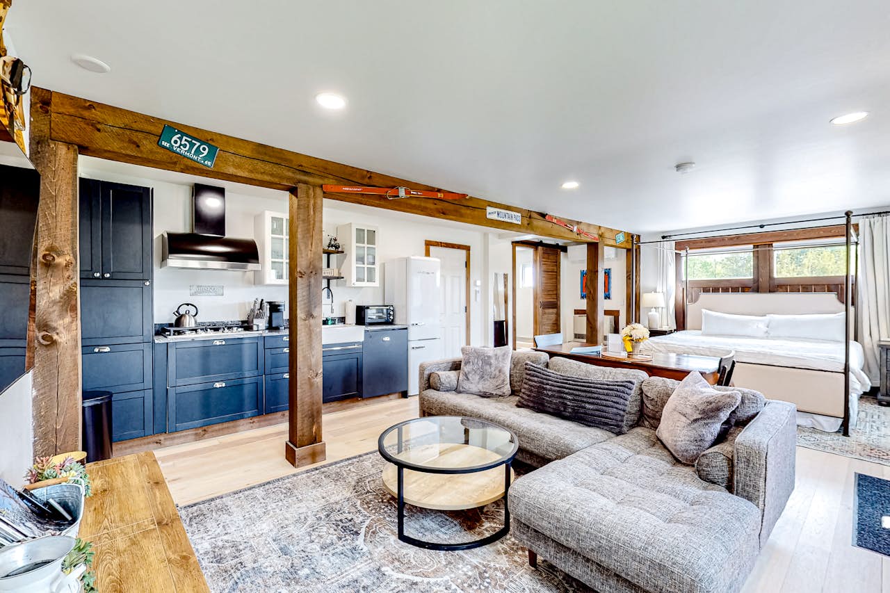 WaterburyStowe Farmhouse Units 45 1 BD Waterbury, VT Vacation