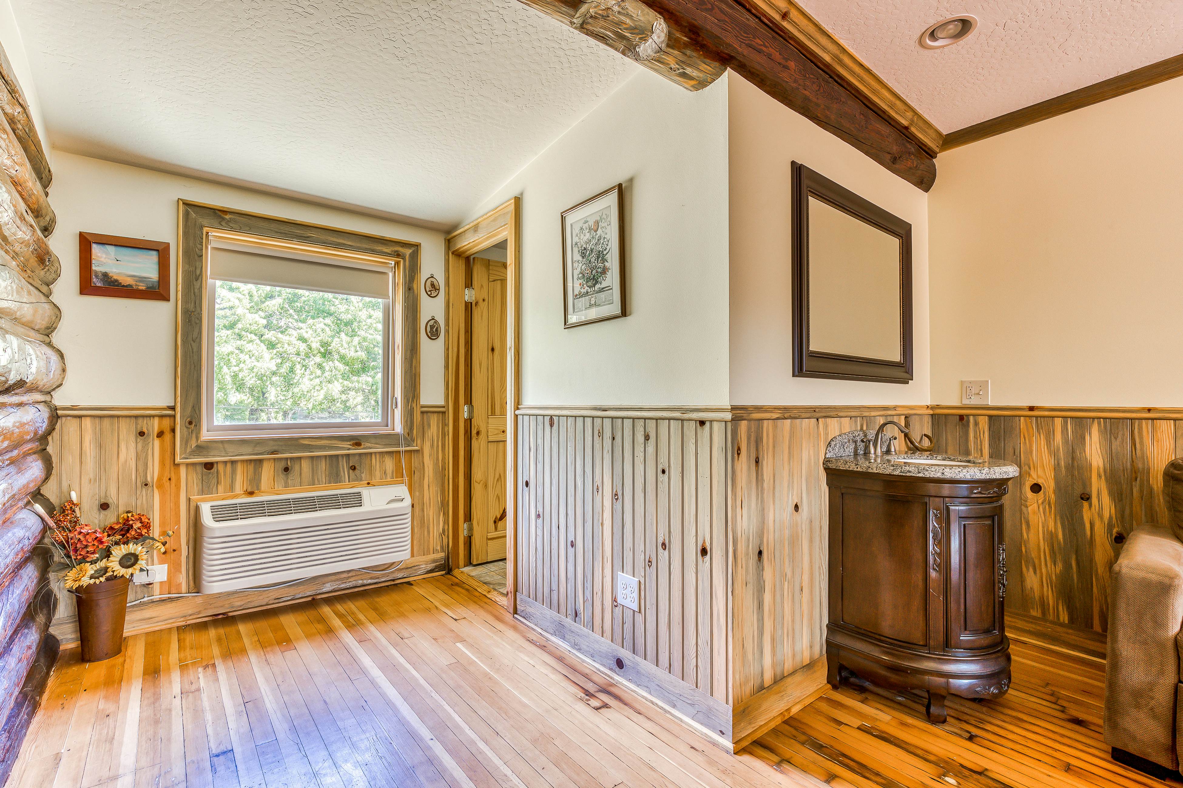 The Logs Birds Paradise