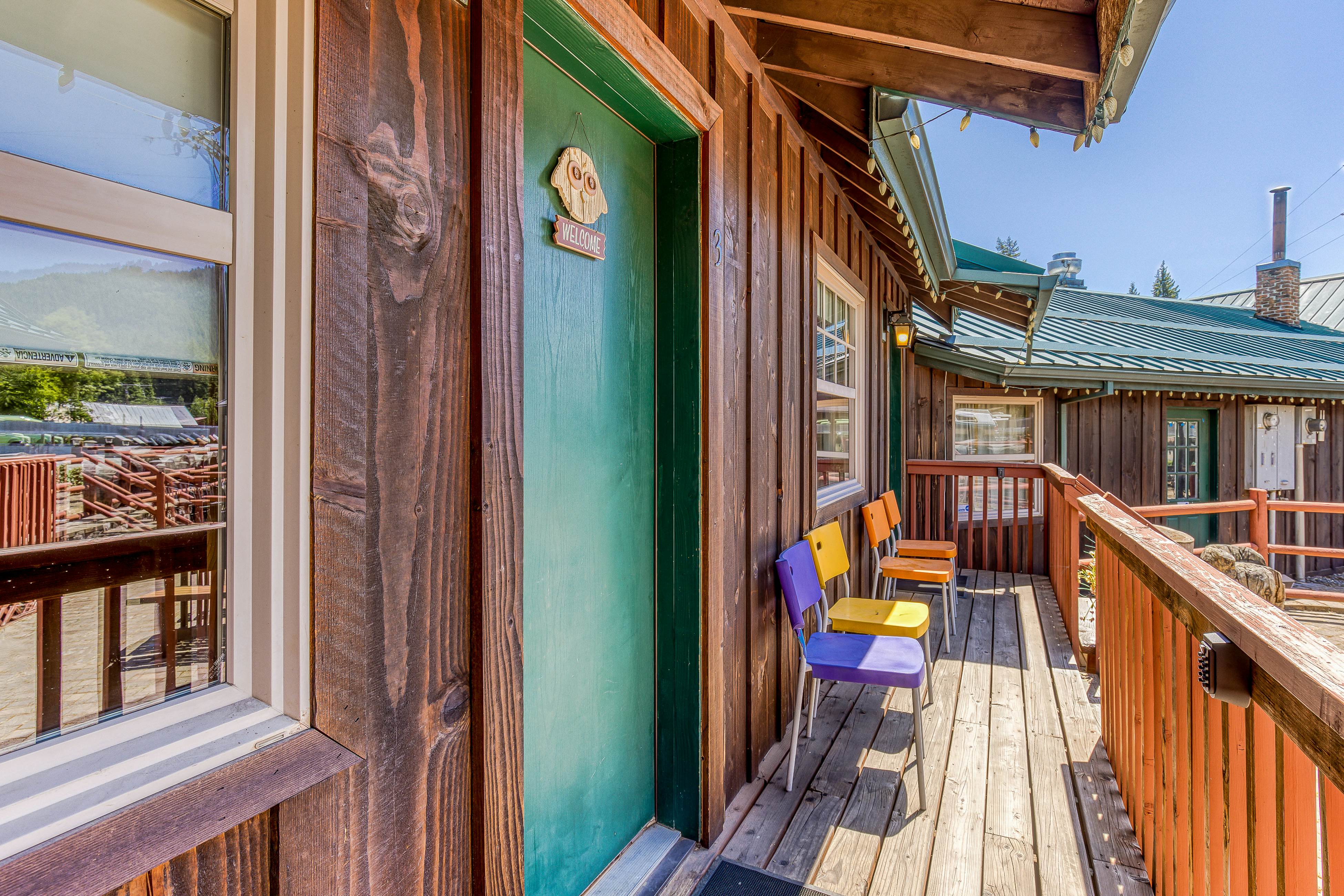 The Logs Birds Paradise