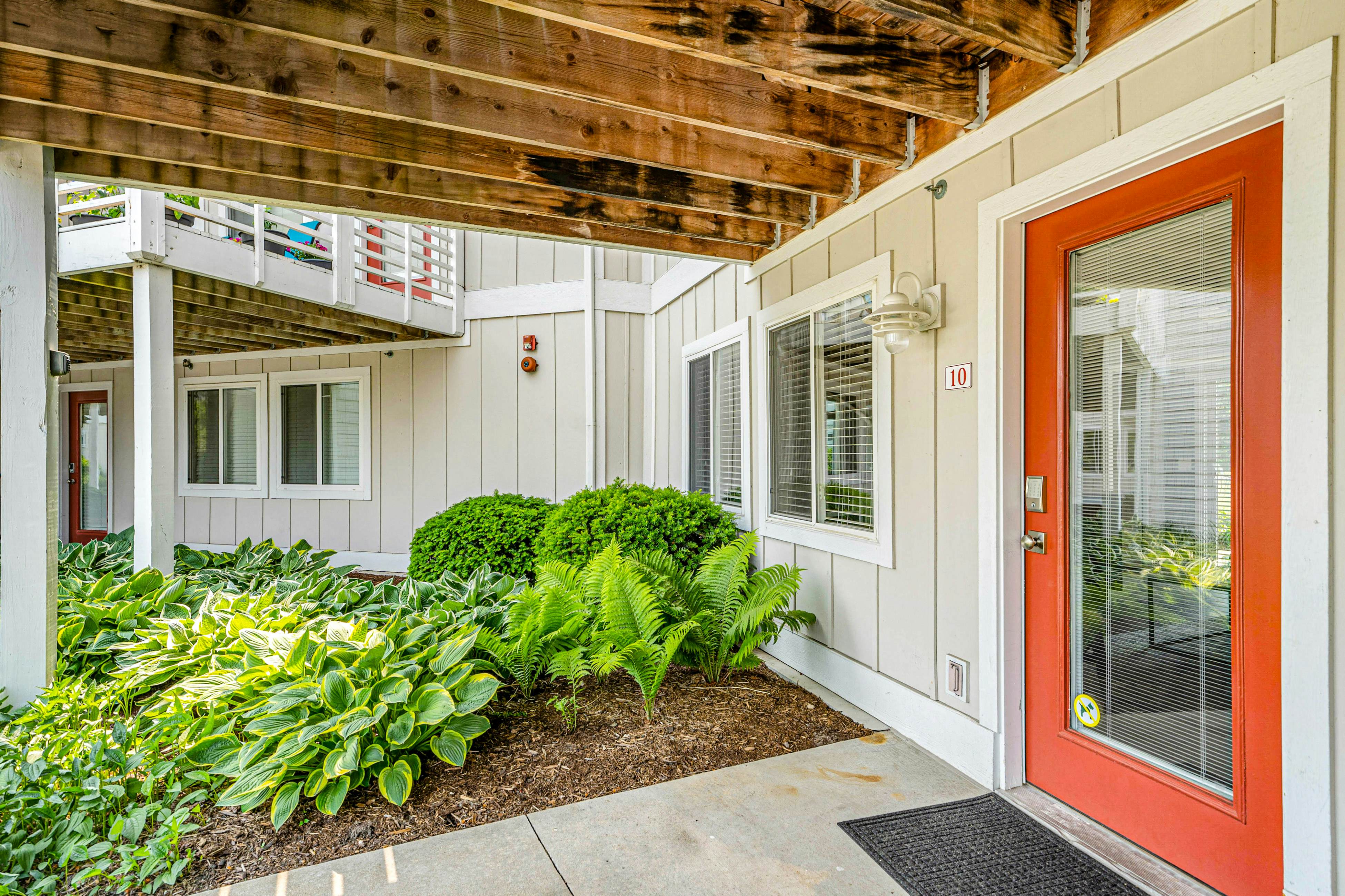 Lake Living at Northern Lights Condo 10