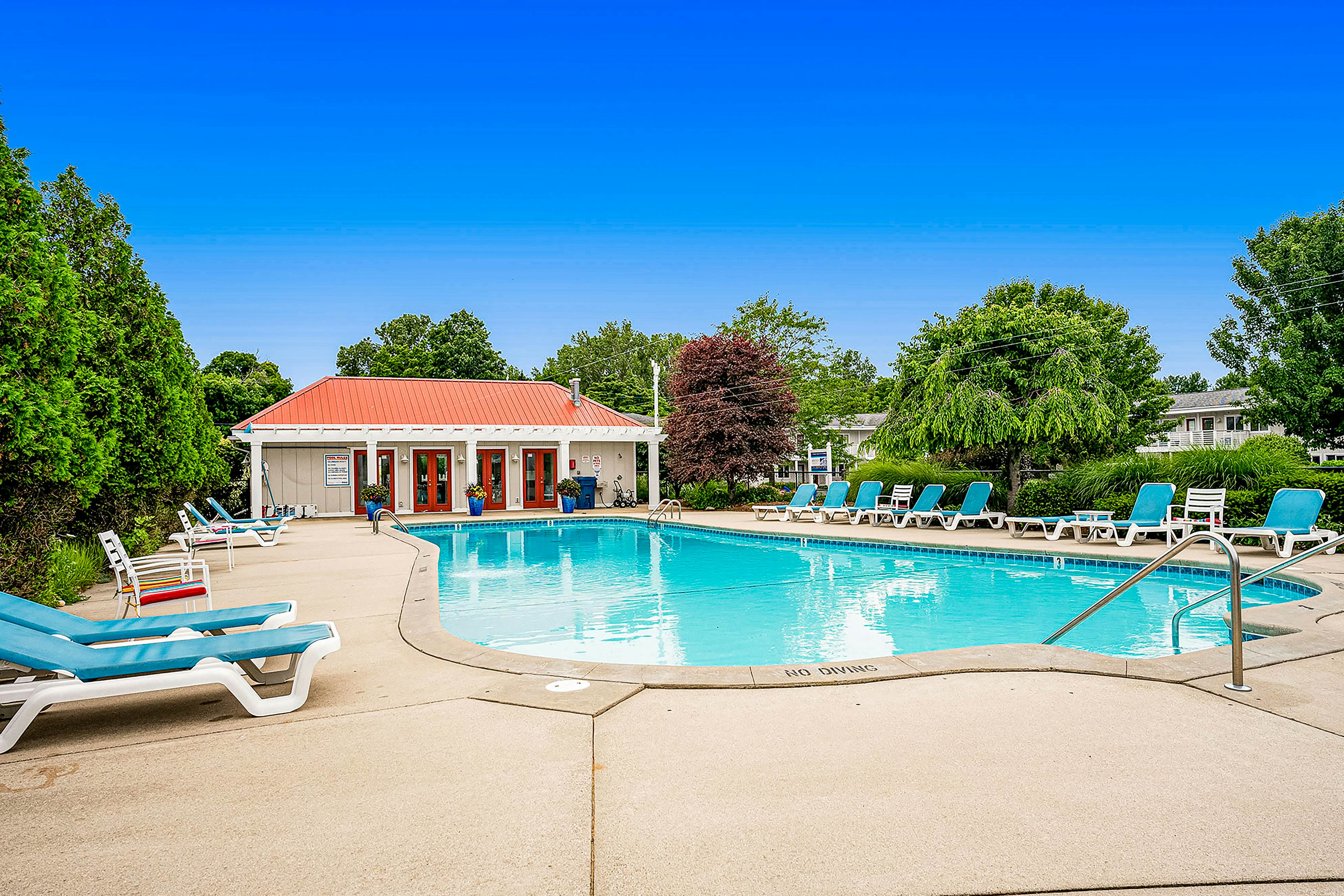 Lake Living at Northern Lights Condo 10