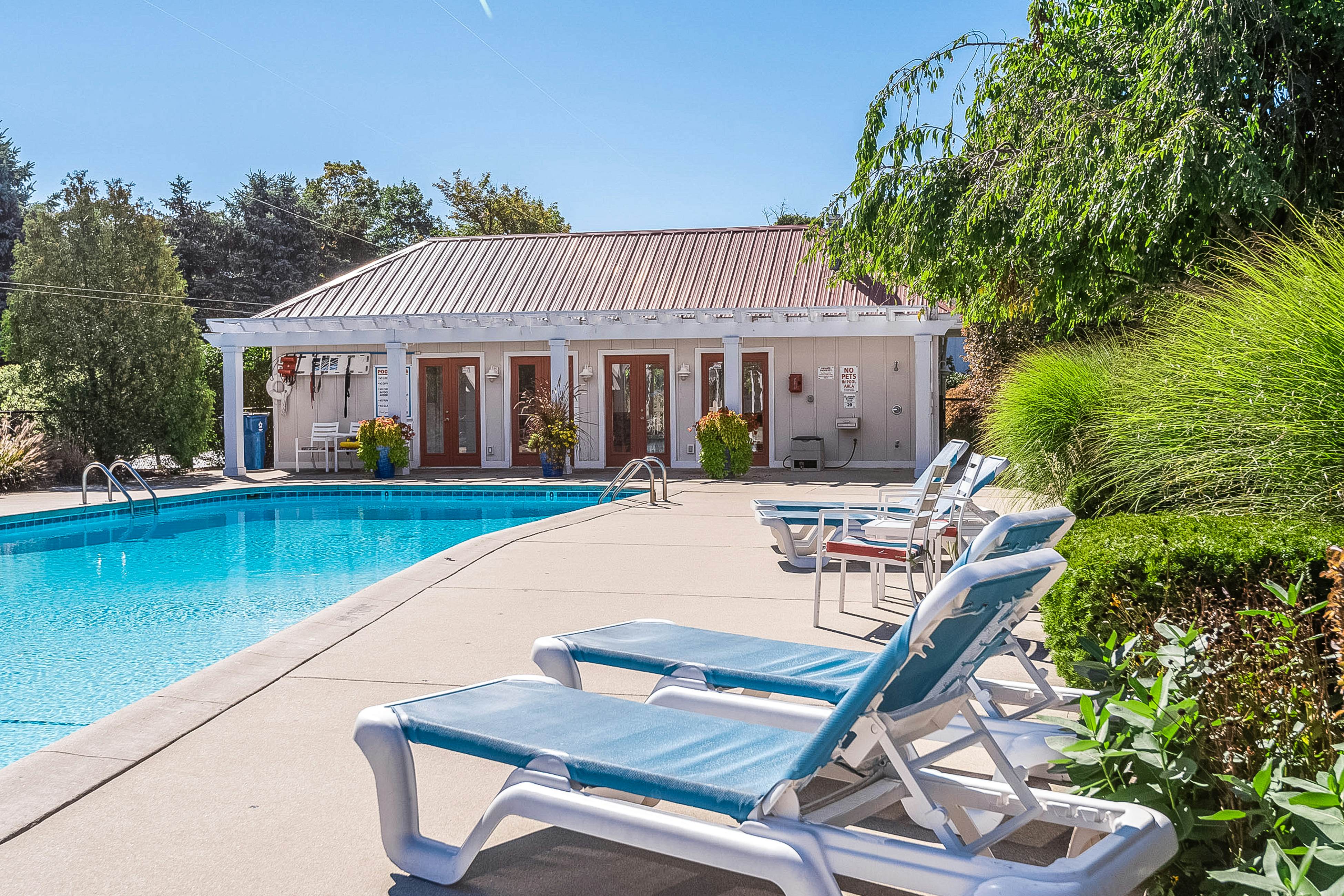 Lake Living at Northern Lights Condo 10