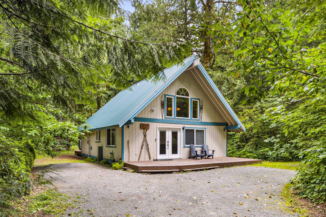 Sky OneMountain Haven 2 BD Skykomish, WA Vacation Rental Vacasa