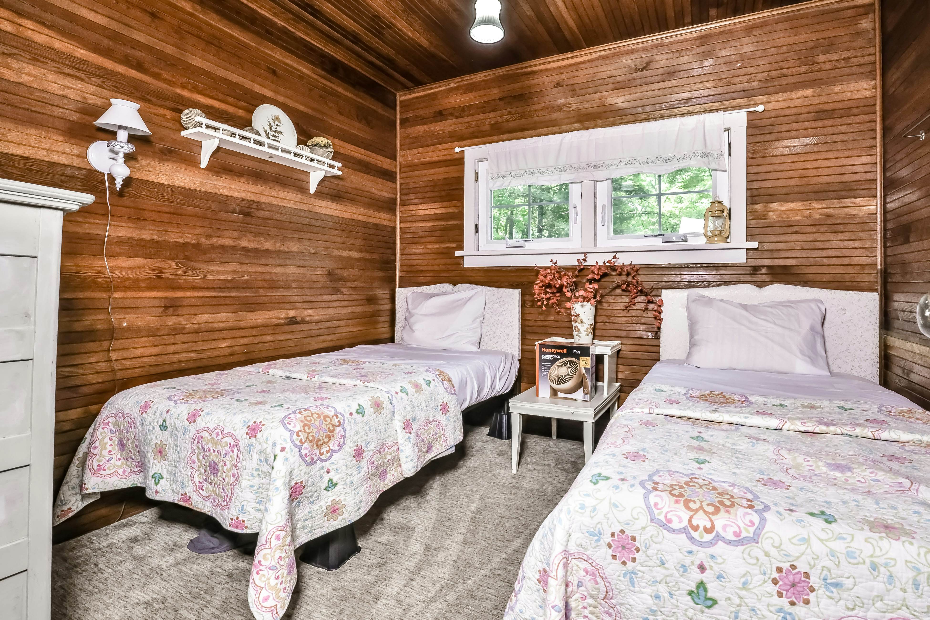 Lakeside Cottage on Katherine 6 BD Hazelhurst, WI Vacation Rental Vacasa