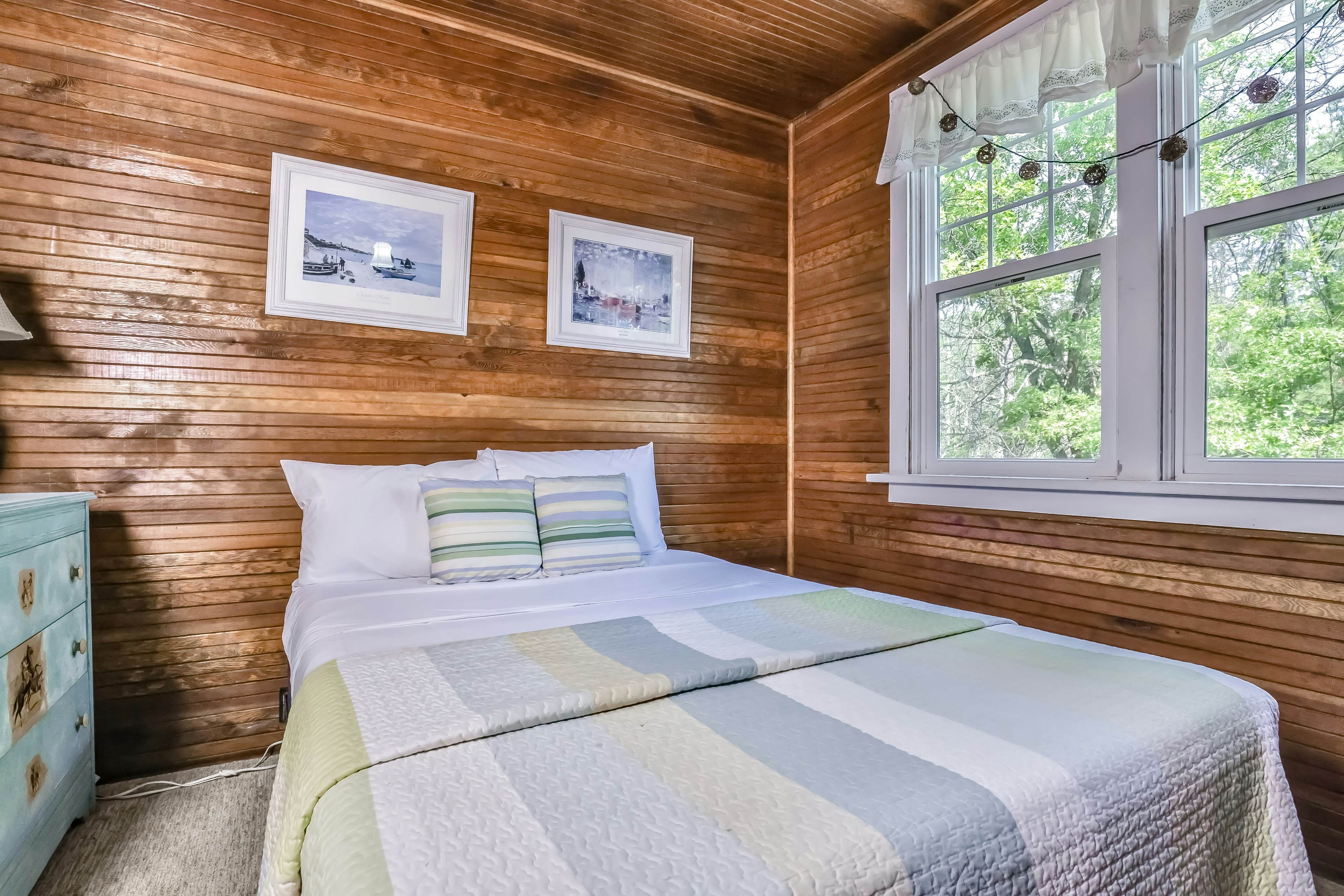 Lakeside Cottage on Katherine 6 BD Hazelhurst, WI Vacation Rental Vacasa