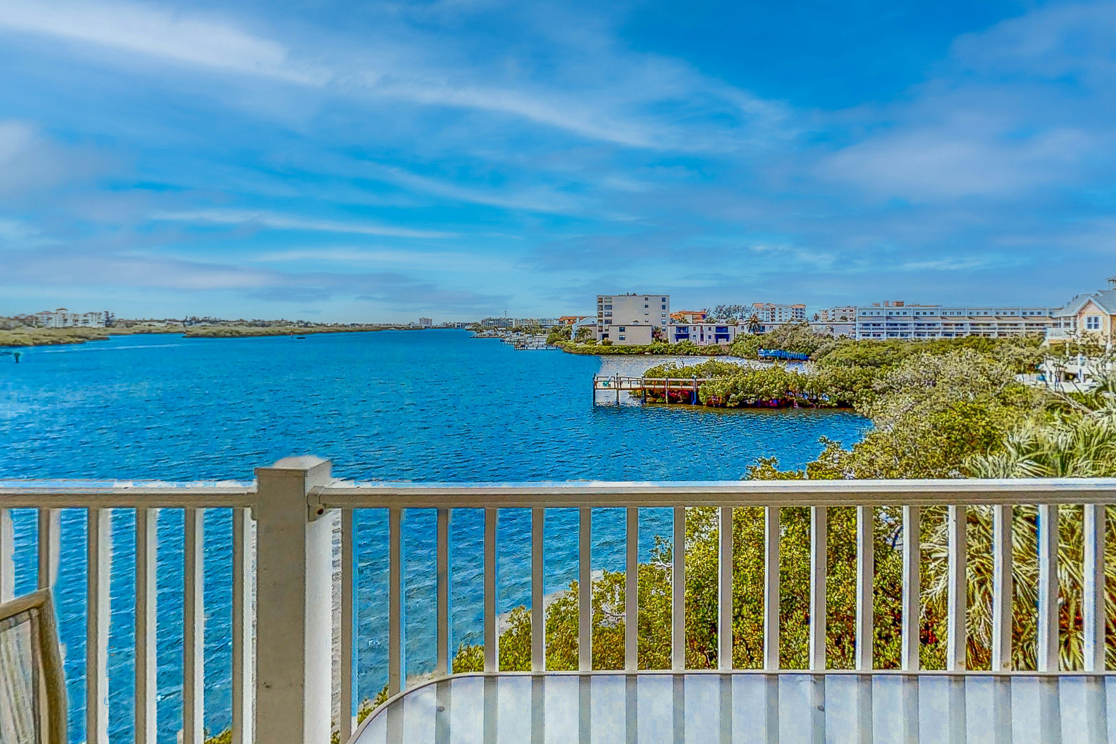 Captain's Cove 207 2 BD Indian Shores, FL Vacation Rental Vacasa