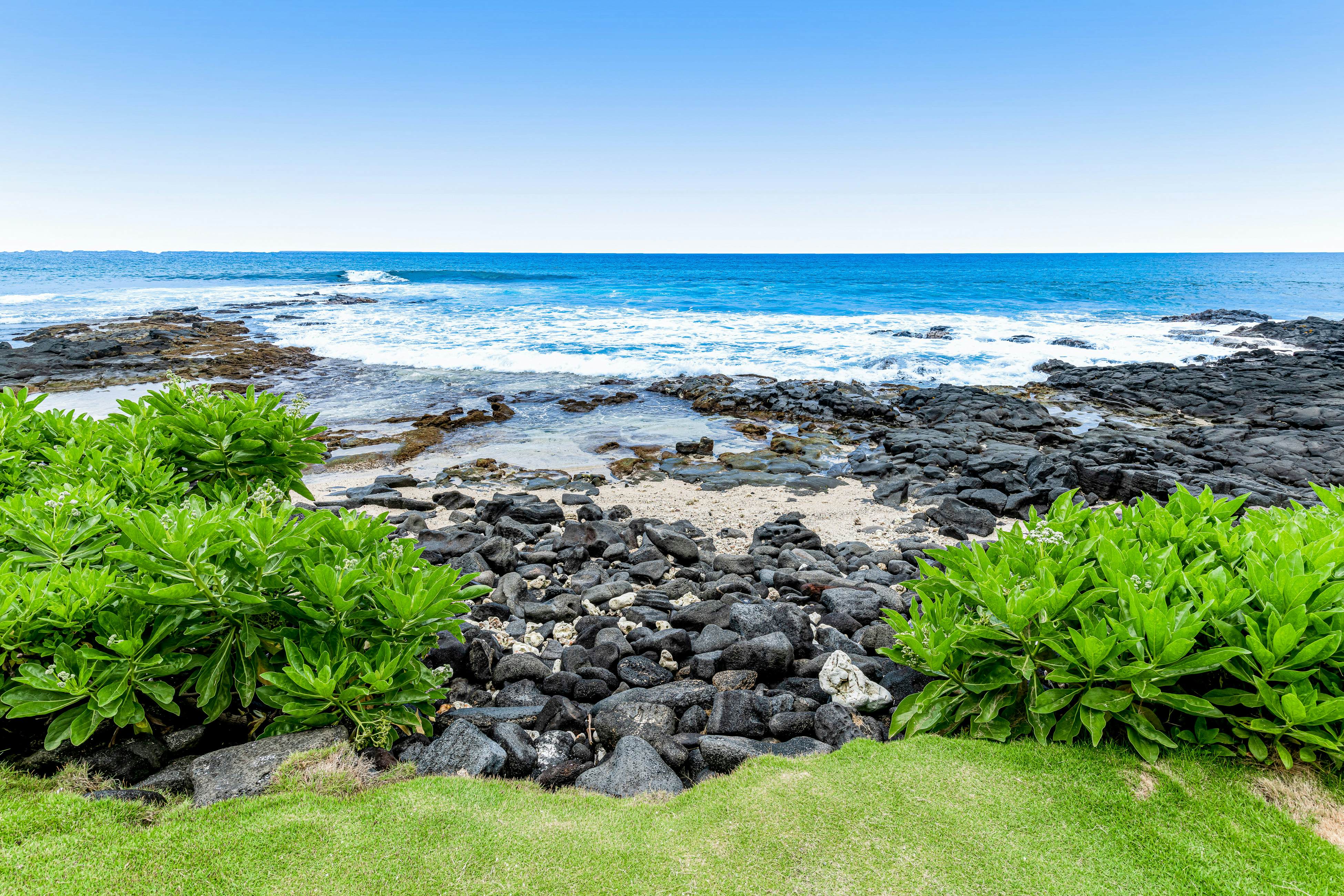 Kona Reef Oceanfront Condo, D6