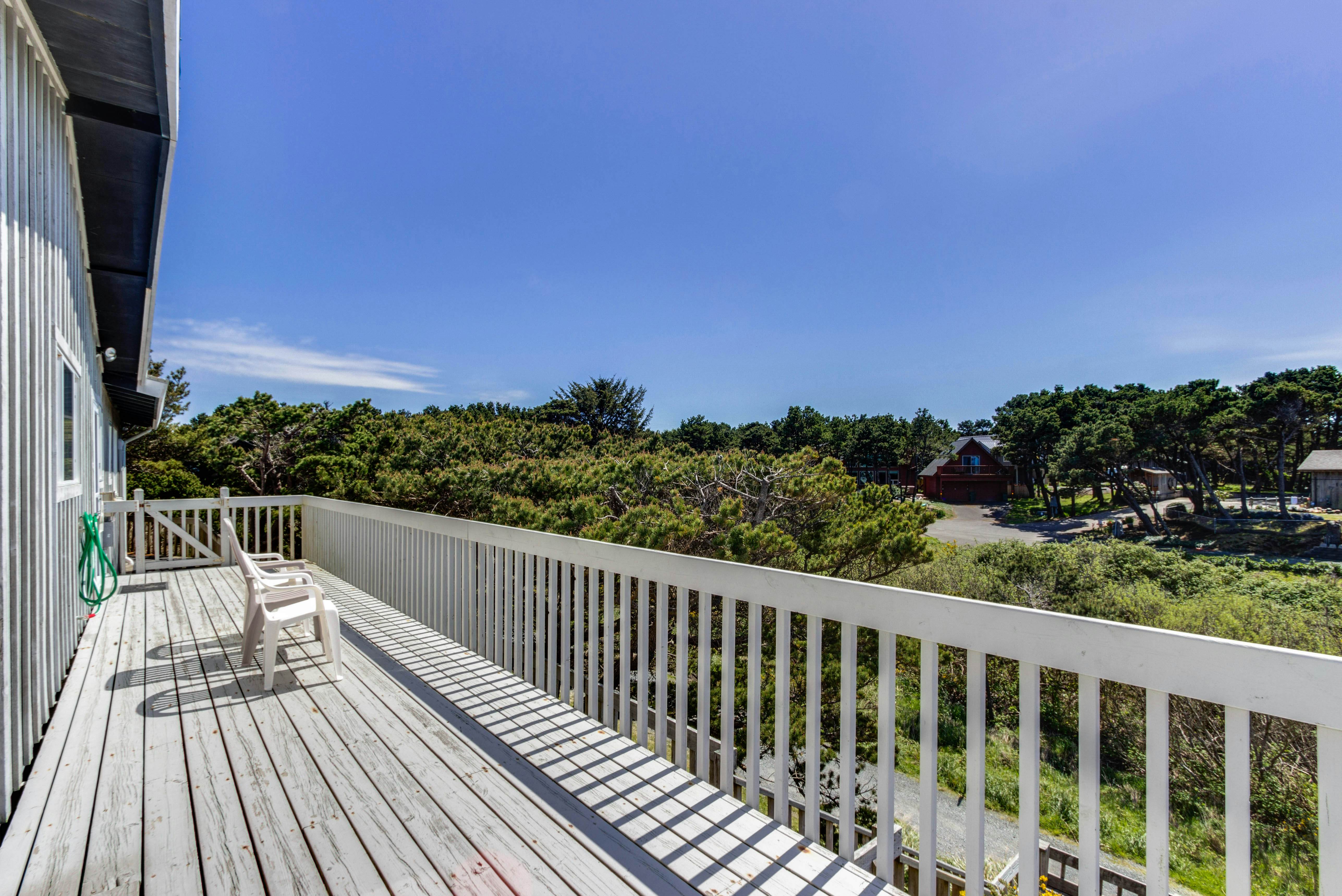 The Helm- Spindrift Oceanfront Home