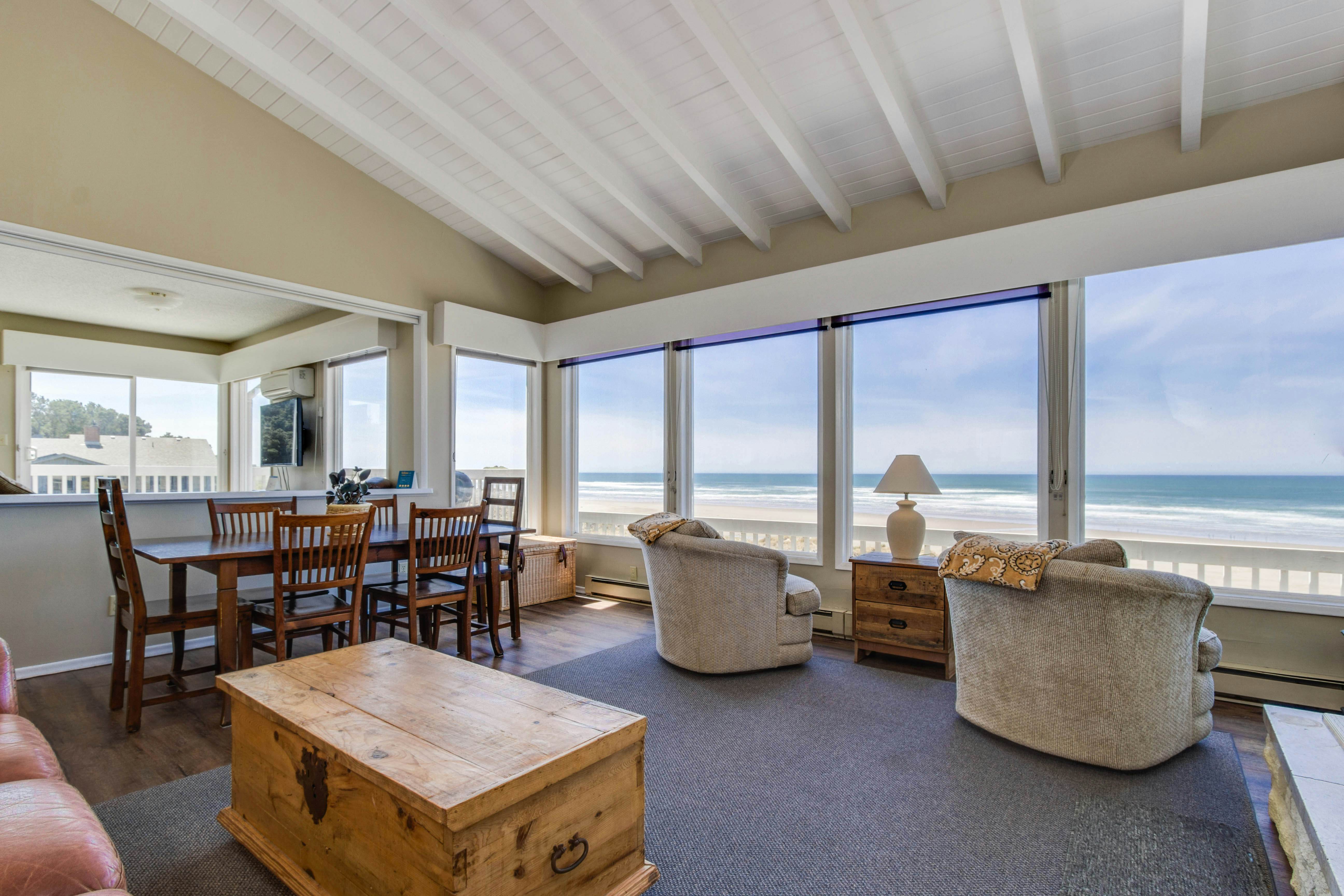 The Helm- Spindrift Oceanfront Home