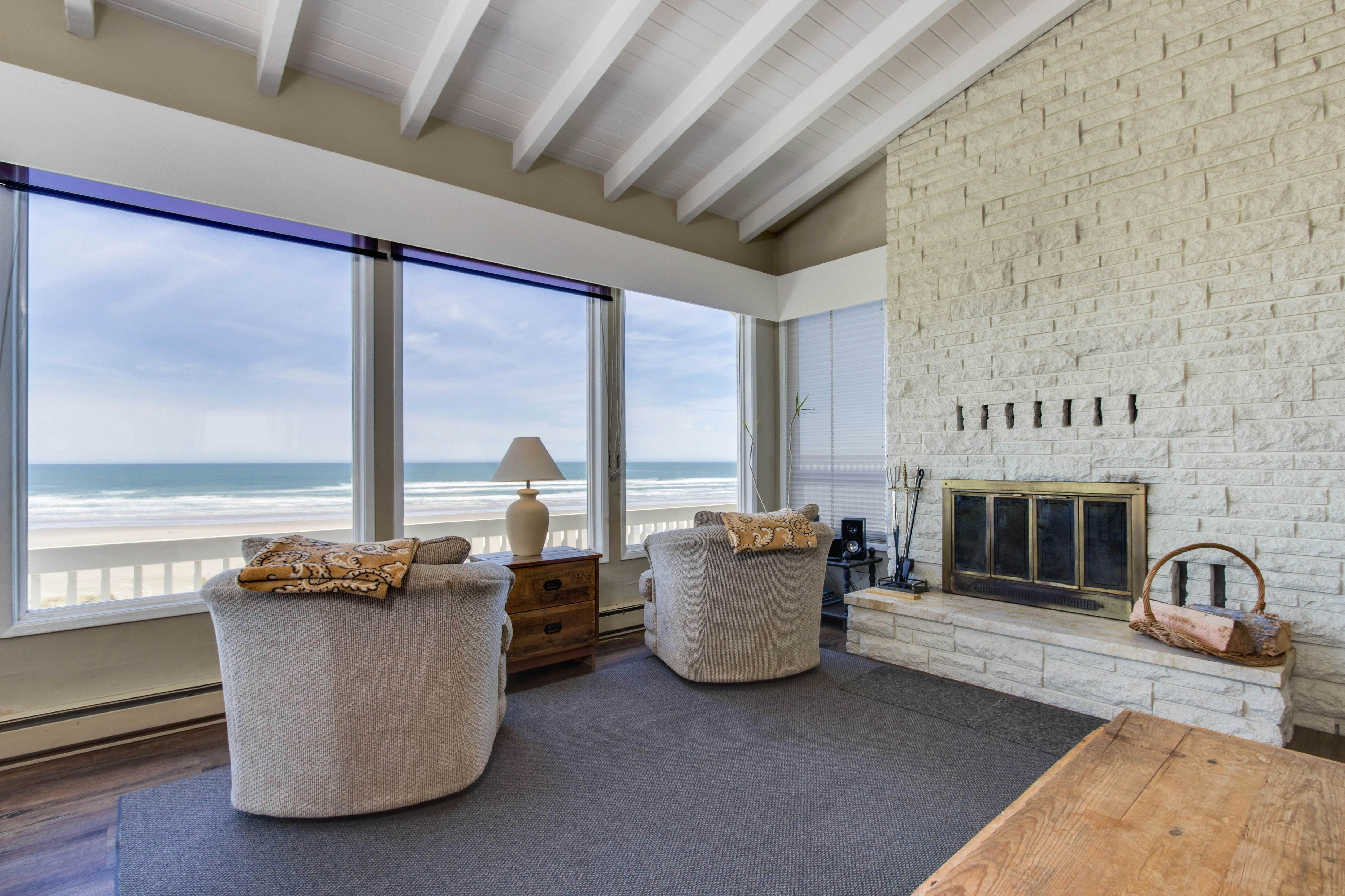 The Helm- Spindrift Oceanfront Home