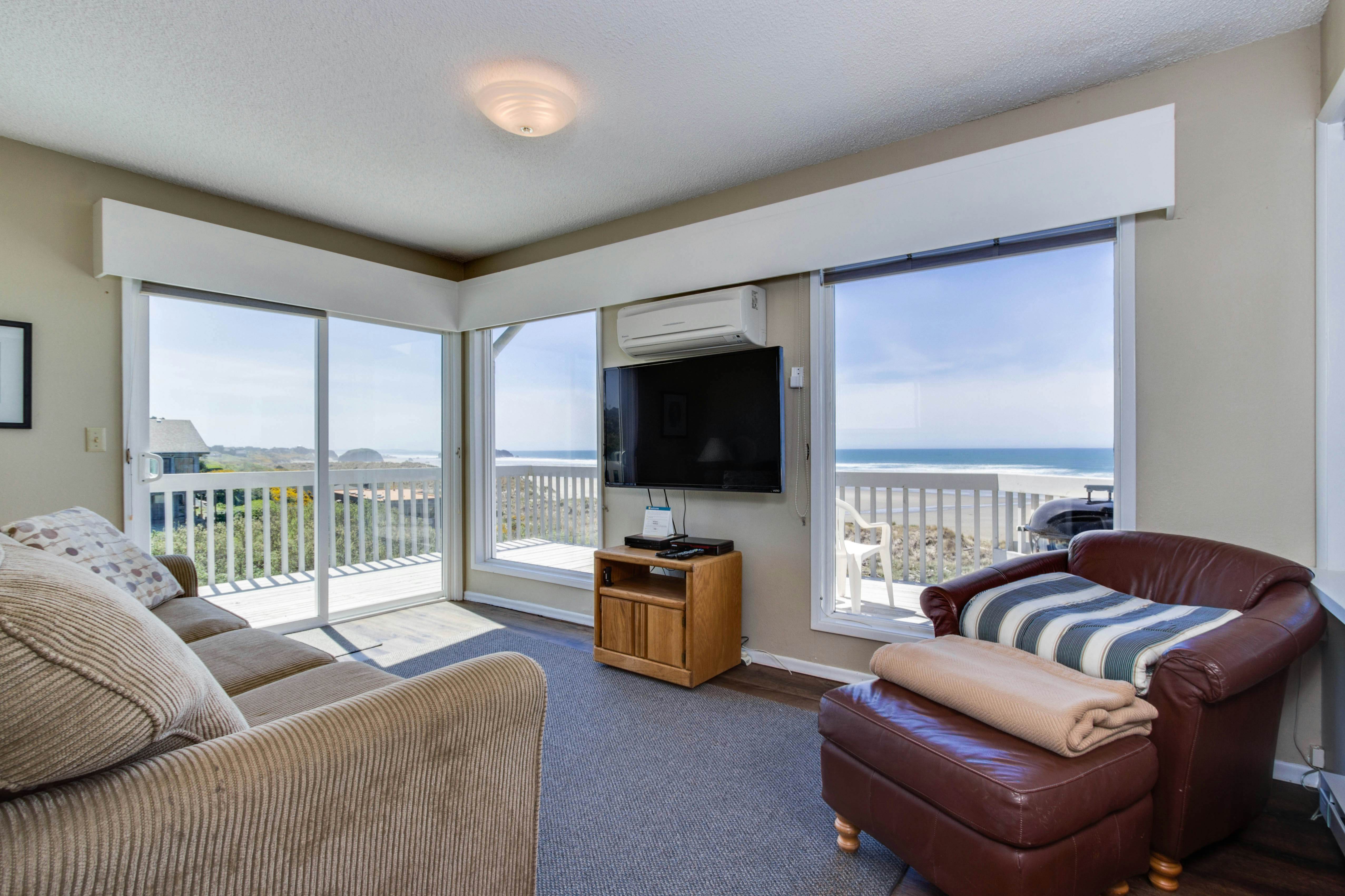 The Helm- Spindrift Oceanfront Home