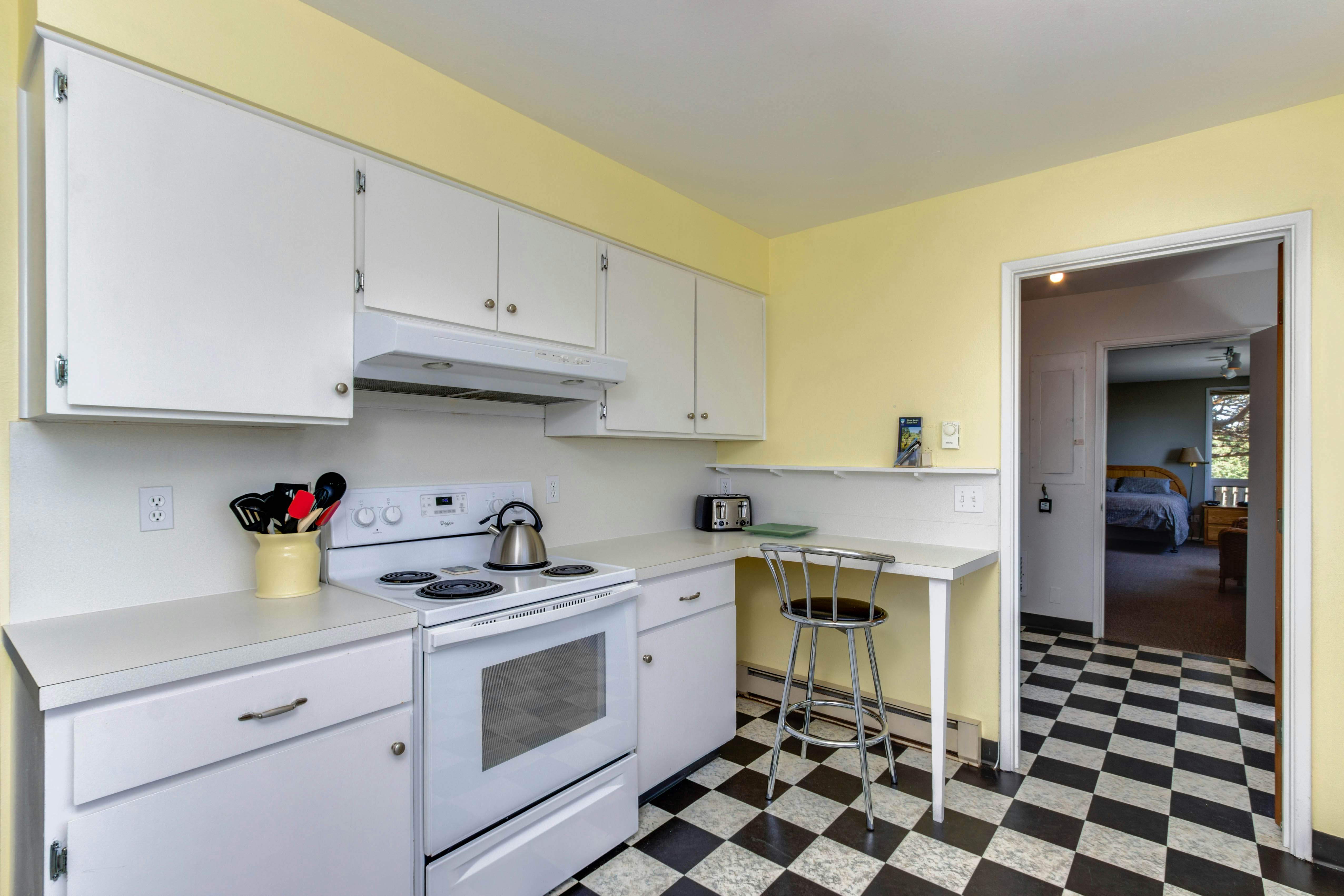 The Helm- Spindrift Oceanfront Home