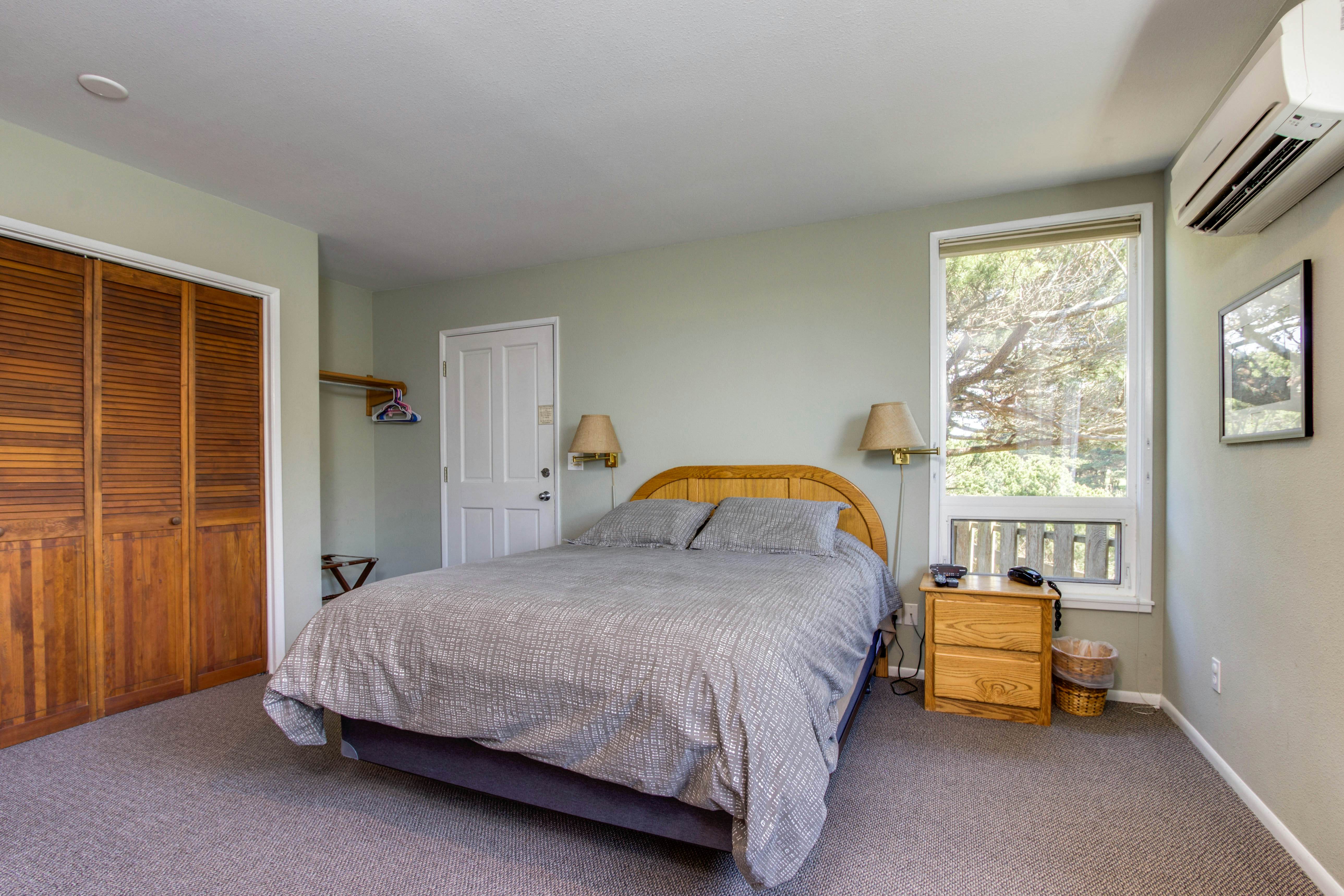 The Helm- Spindrift Oceanfront Home