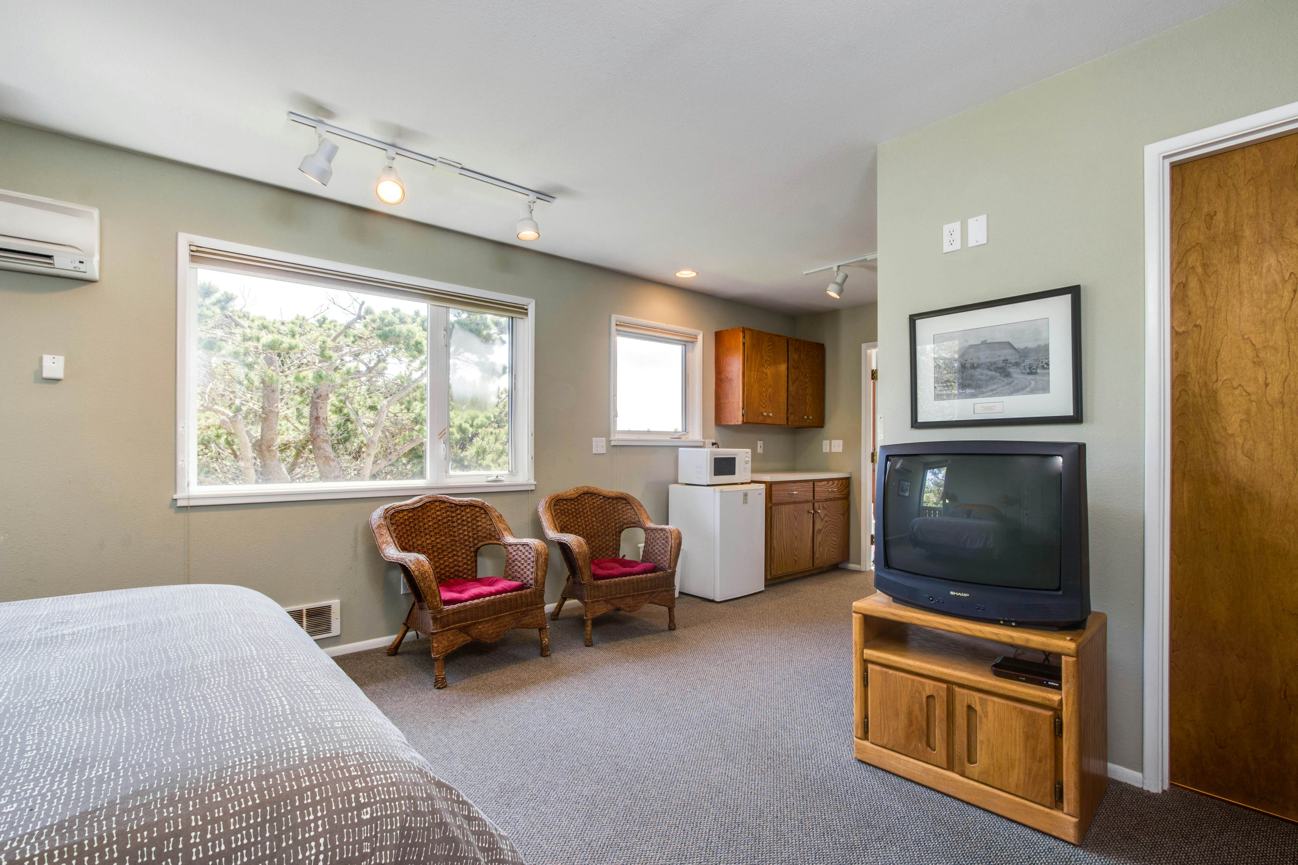 The Helm- Spindrift Oceanfront Home