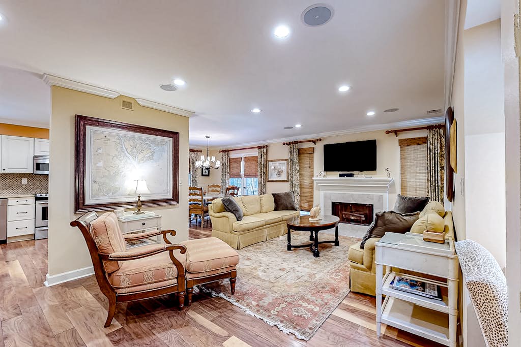 Dog-friendly villa w/ shared pool, WiFi, private washer/dryer, and central AC — Hilton Head, SC — vacation rental