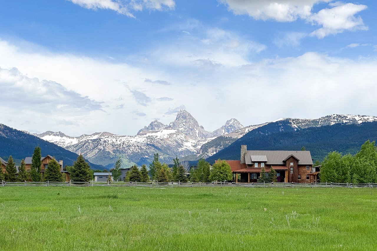 Luxury Custom Family Home with optional Bunkhouse & Full Teton Views