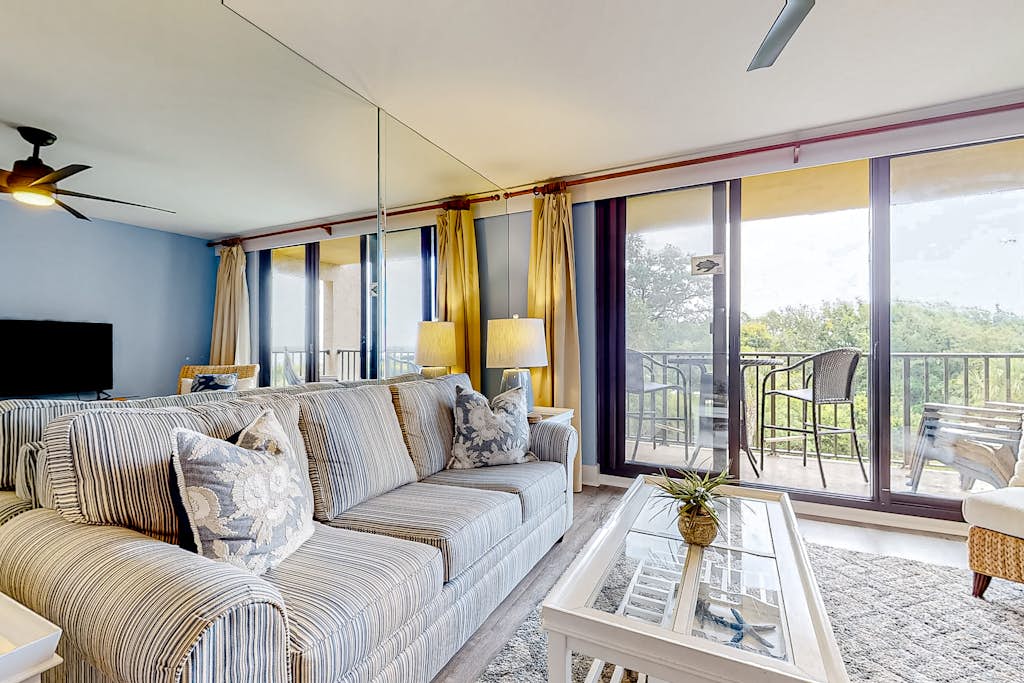 Beautiful ocean-view condo with beach access, pools, hot tub, tennis — Hilton Head, SC — vacation rental