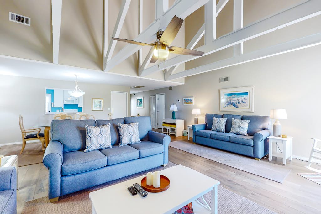 Family-Friendly Condo with Shared Pool & Al Fresco Dining - Dogs Welcome — Hilton Head, SC — vacation rental