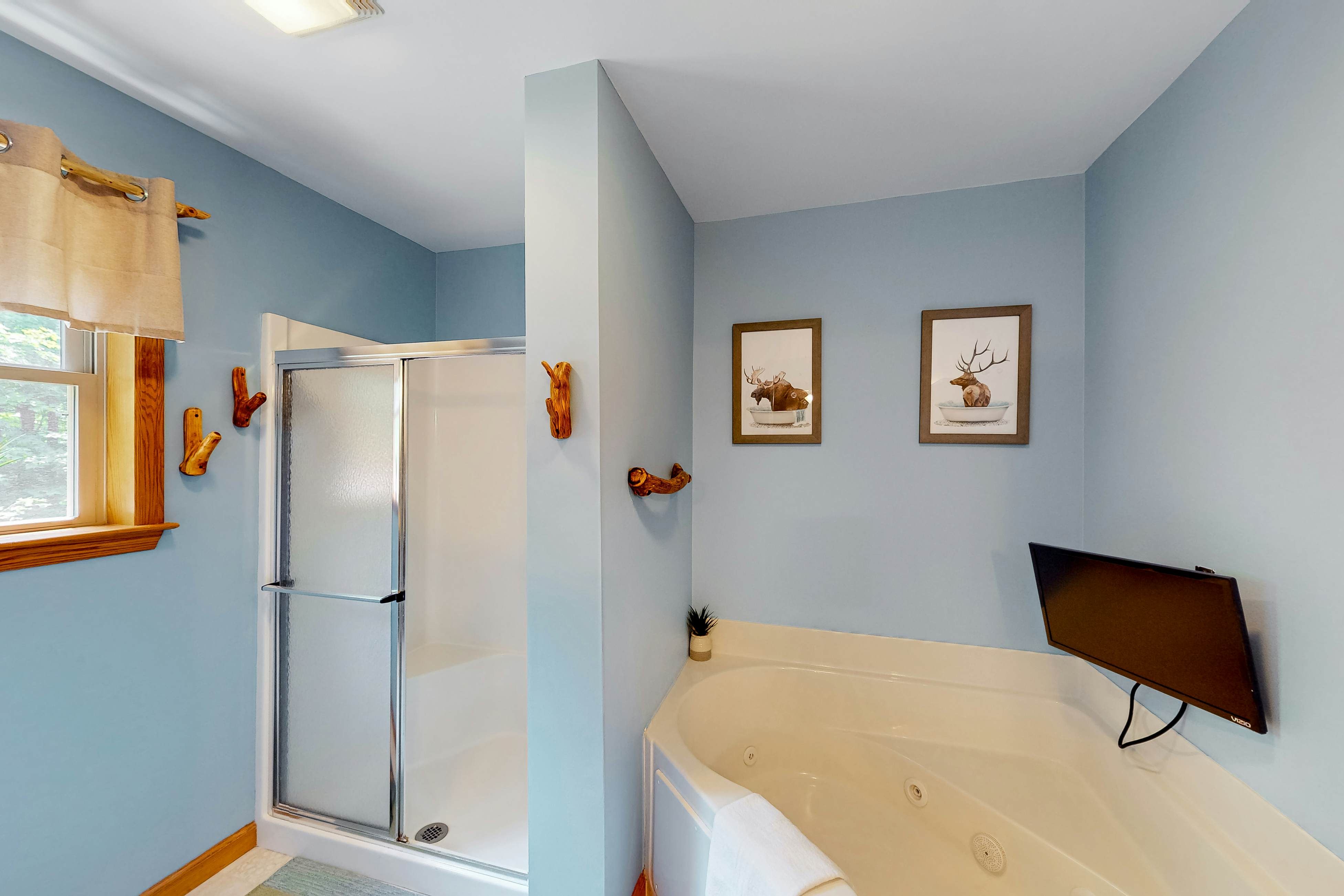 Whistle and Quill Lodge