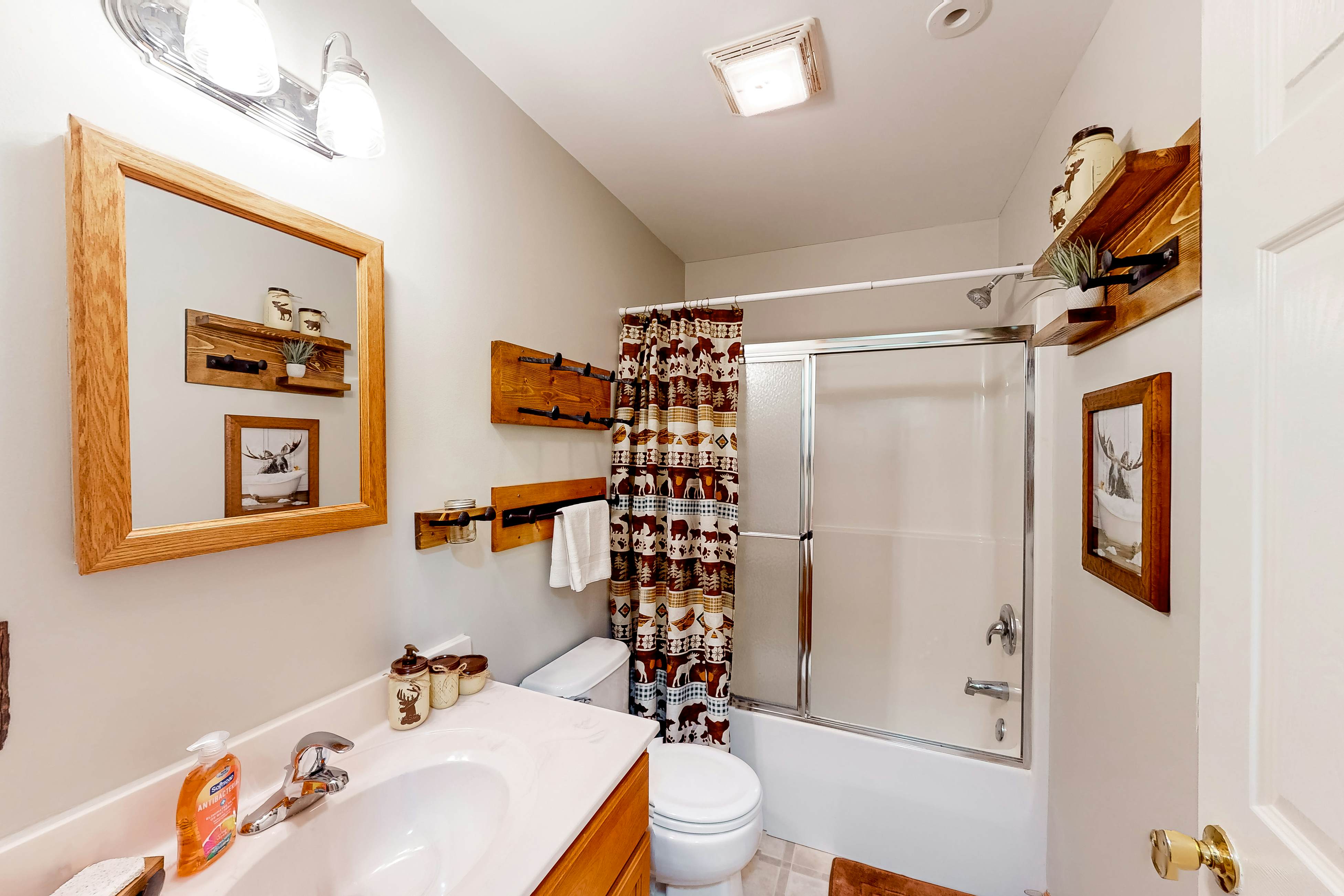 Whistle and Quill Lodge