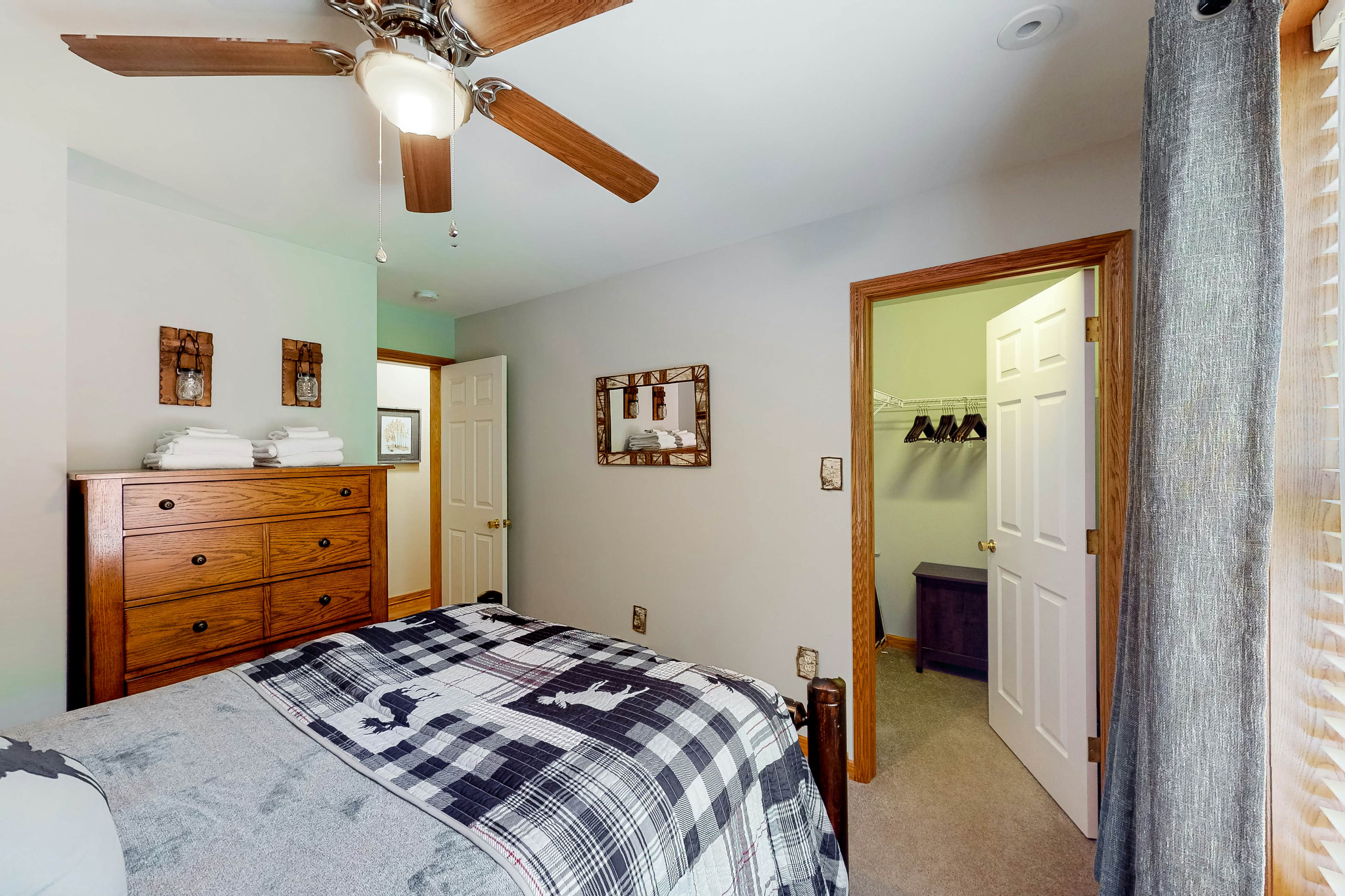 Whistle and Quill Lodge