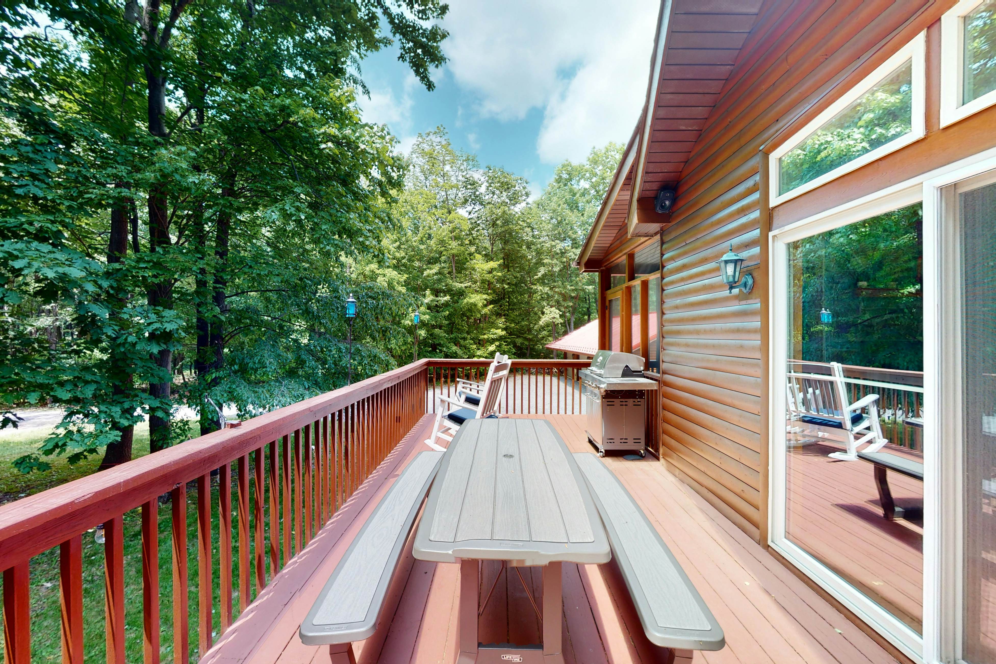 Whistle and Quill Lodge