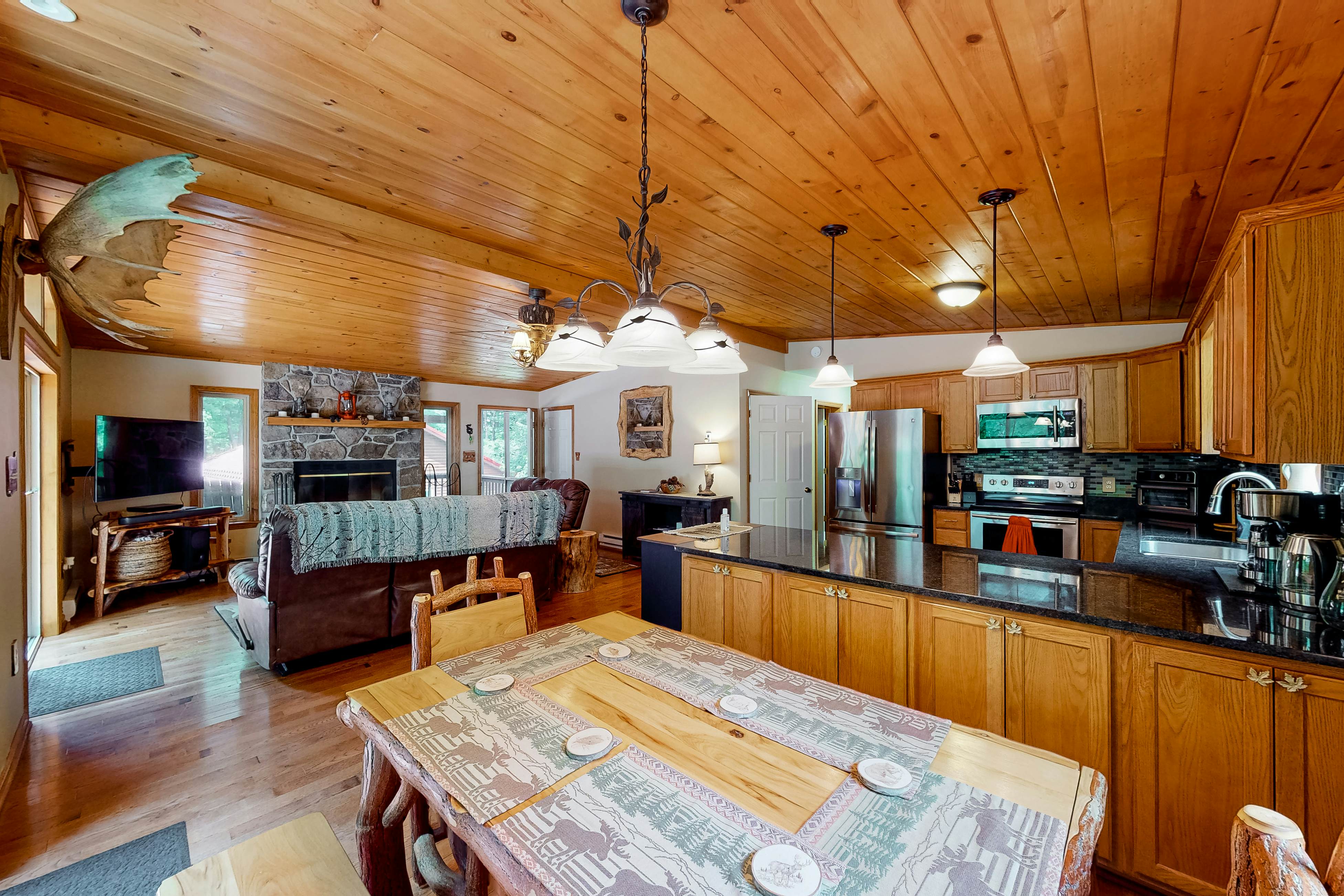 Whistle and Quill Lodge