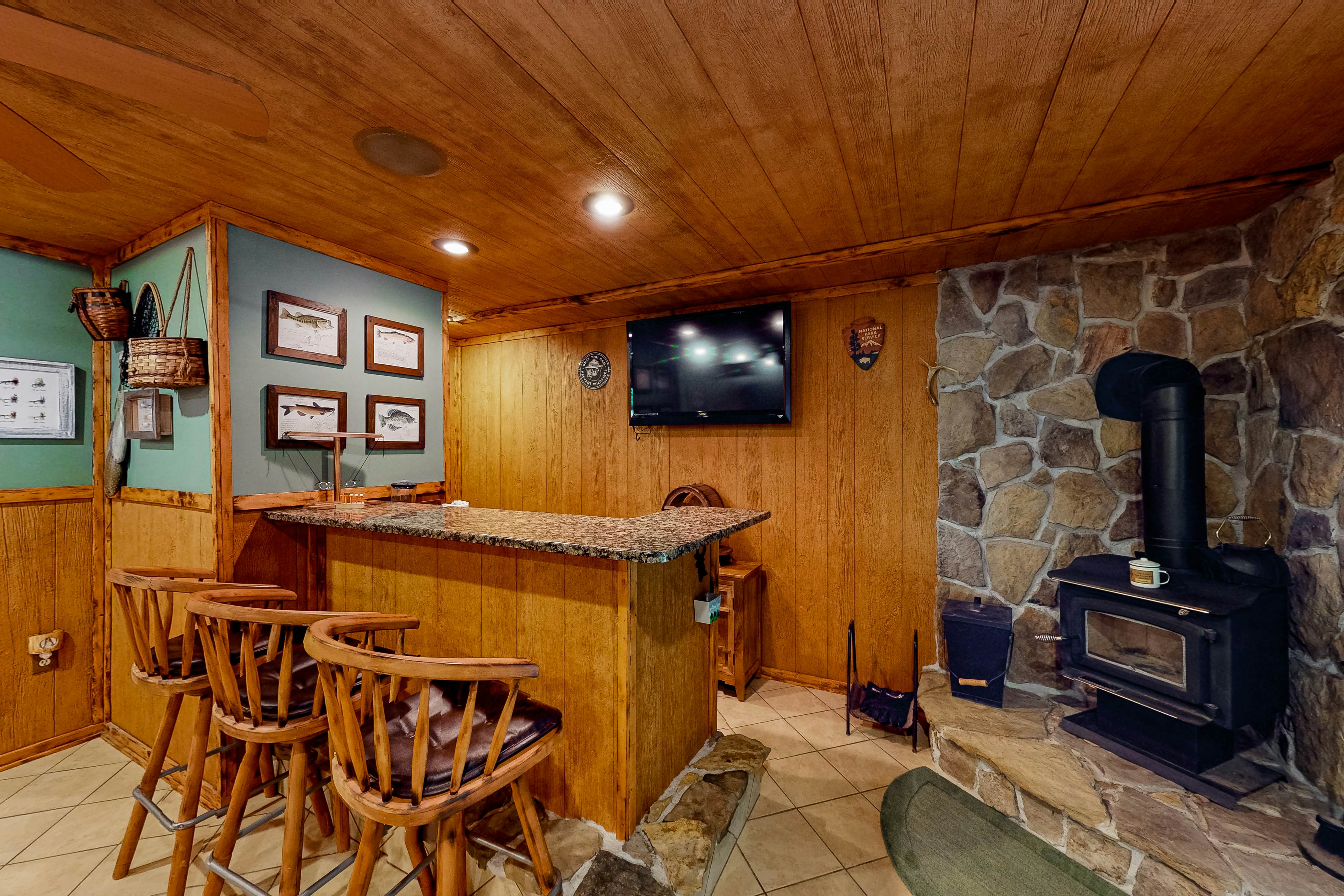 Whistle and Quill Lodge