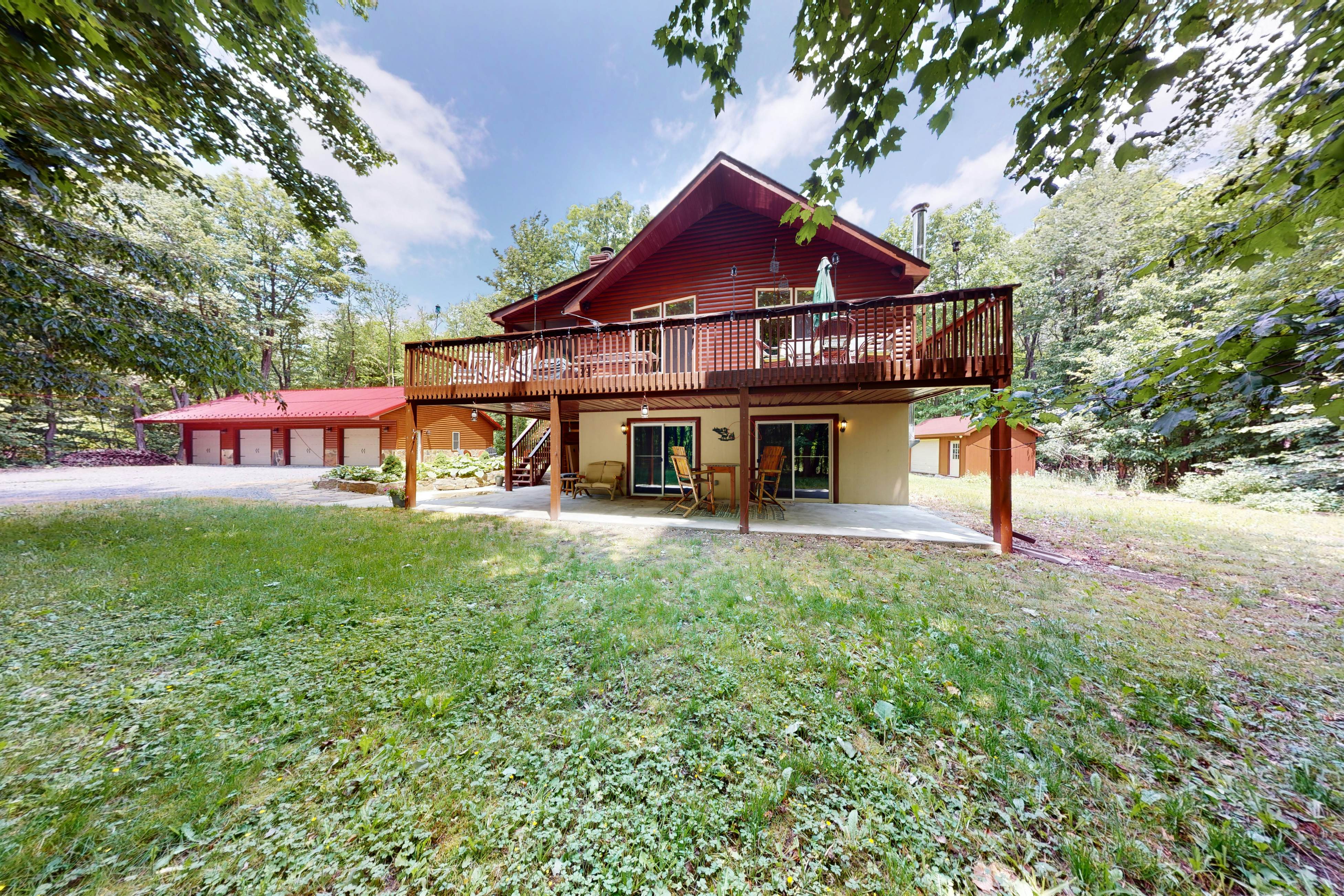 Whistle and Quill Lodge