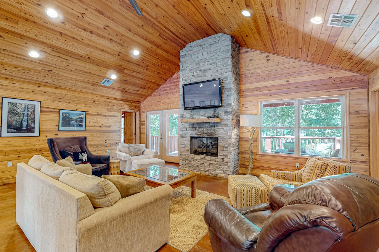 Executive Cabin 4 BD Bentonville, AR Vacation Rental Vacasa