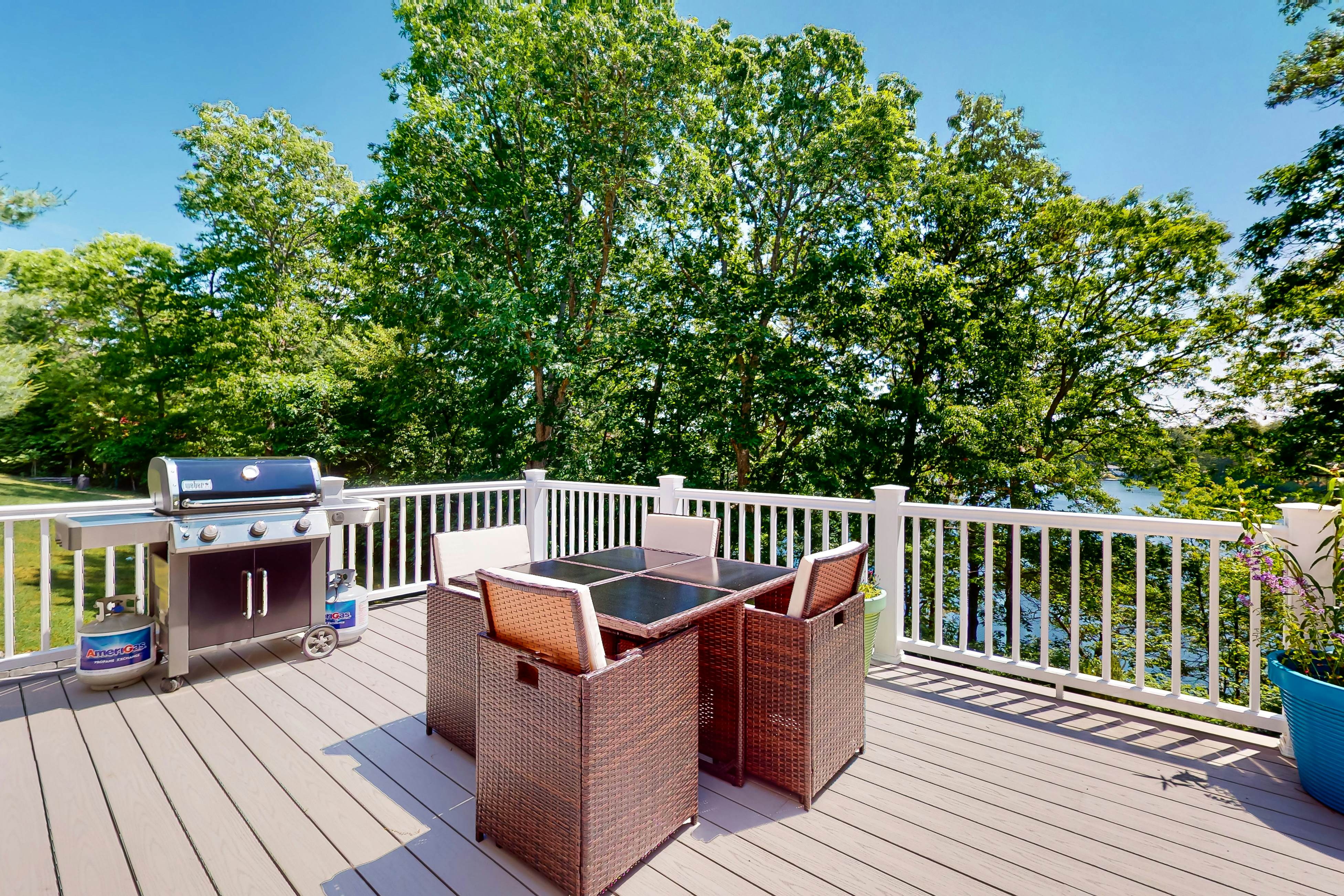 The Lakeside Landing