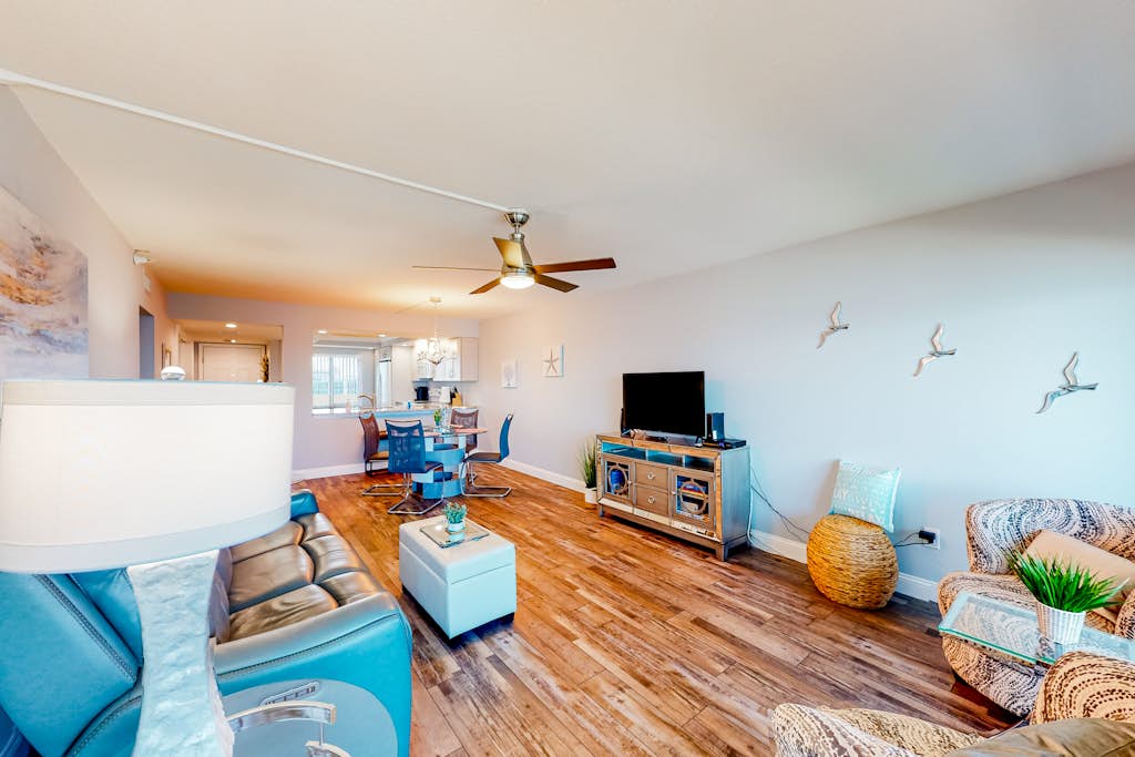 Parrot Cove Condo in Madeira Beach with a heated pool — Madeira Beach, FL — vacation rental