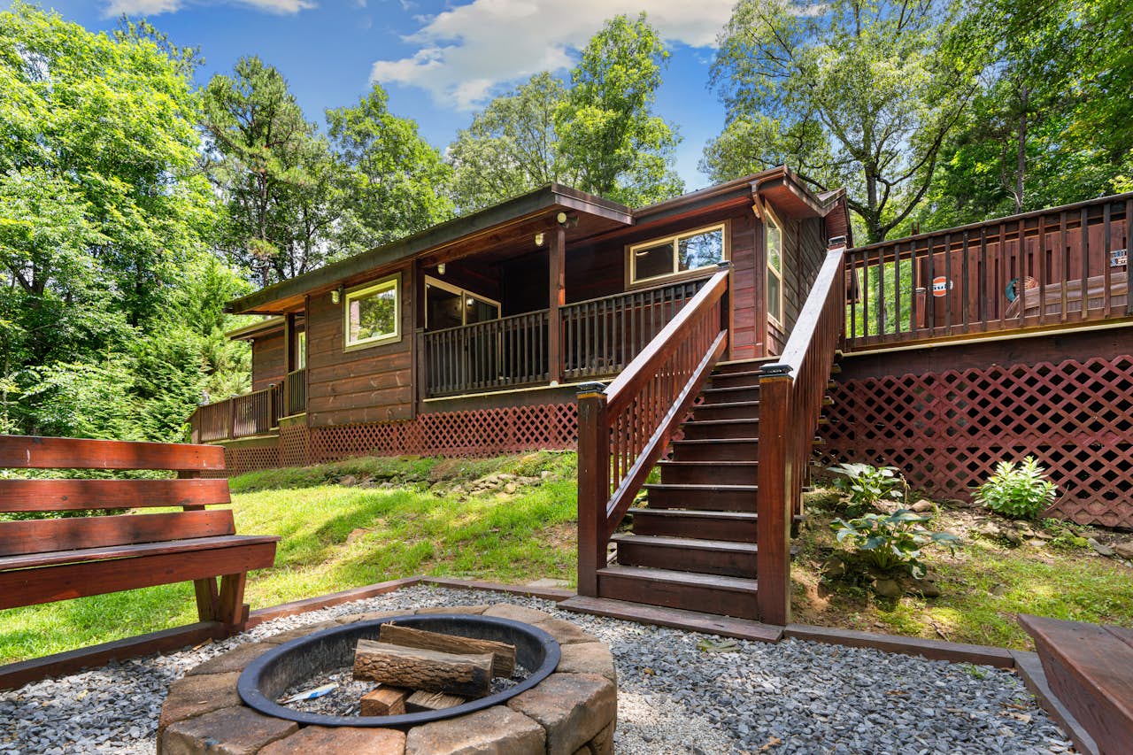 Peach Creek Lodge 3 BD Ellijay, GA Vacation Rental Vacasa