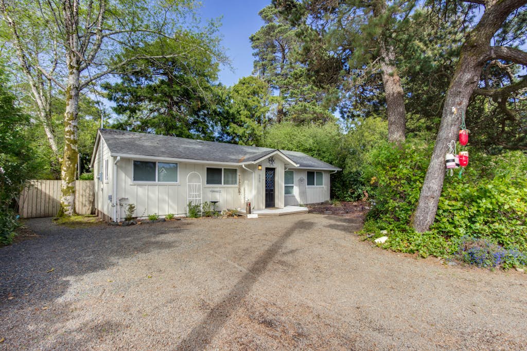 The Wallace Beach House 3 BD Vacation Rental in Gleneden Beach, OR
