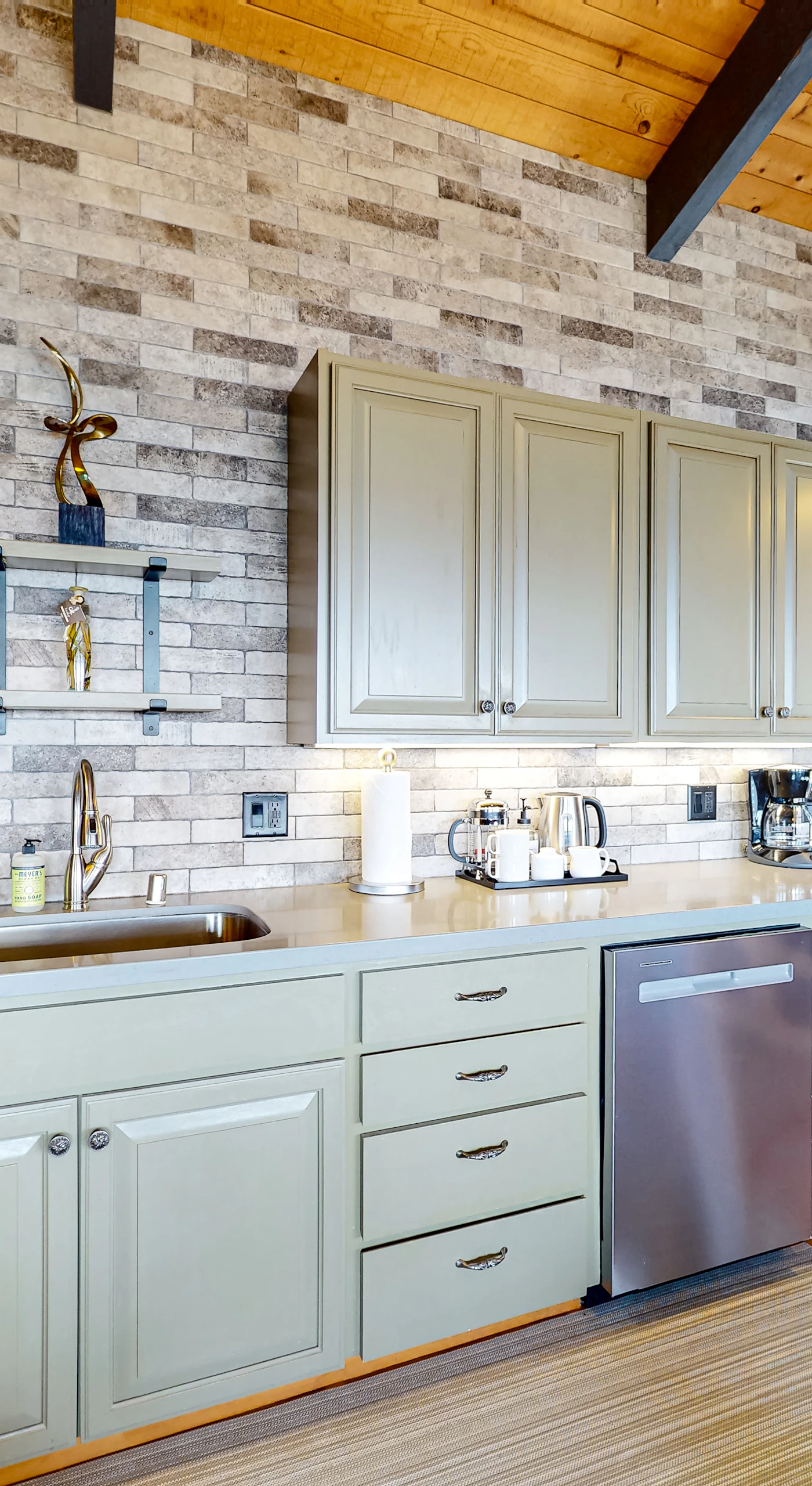 Create memorable family meals in this stylish kitchen, designed for both functionality and comfort, with a cozy atmosphere that invites collaboration.