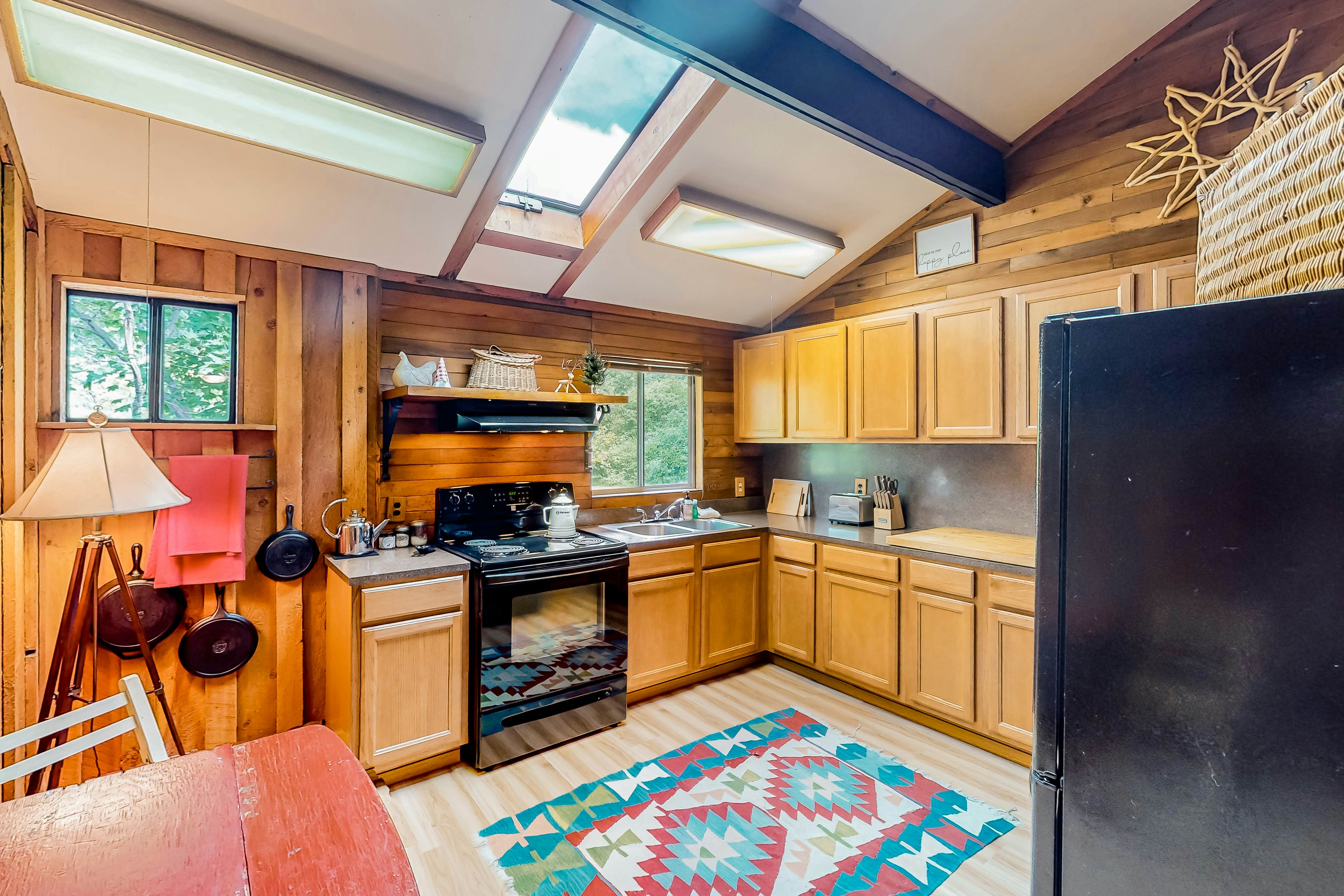 Riverfront Retreat 1 BD Cle Elum, WA Vacation Rental Vacasa