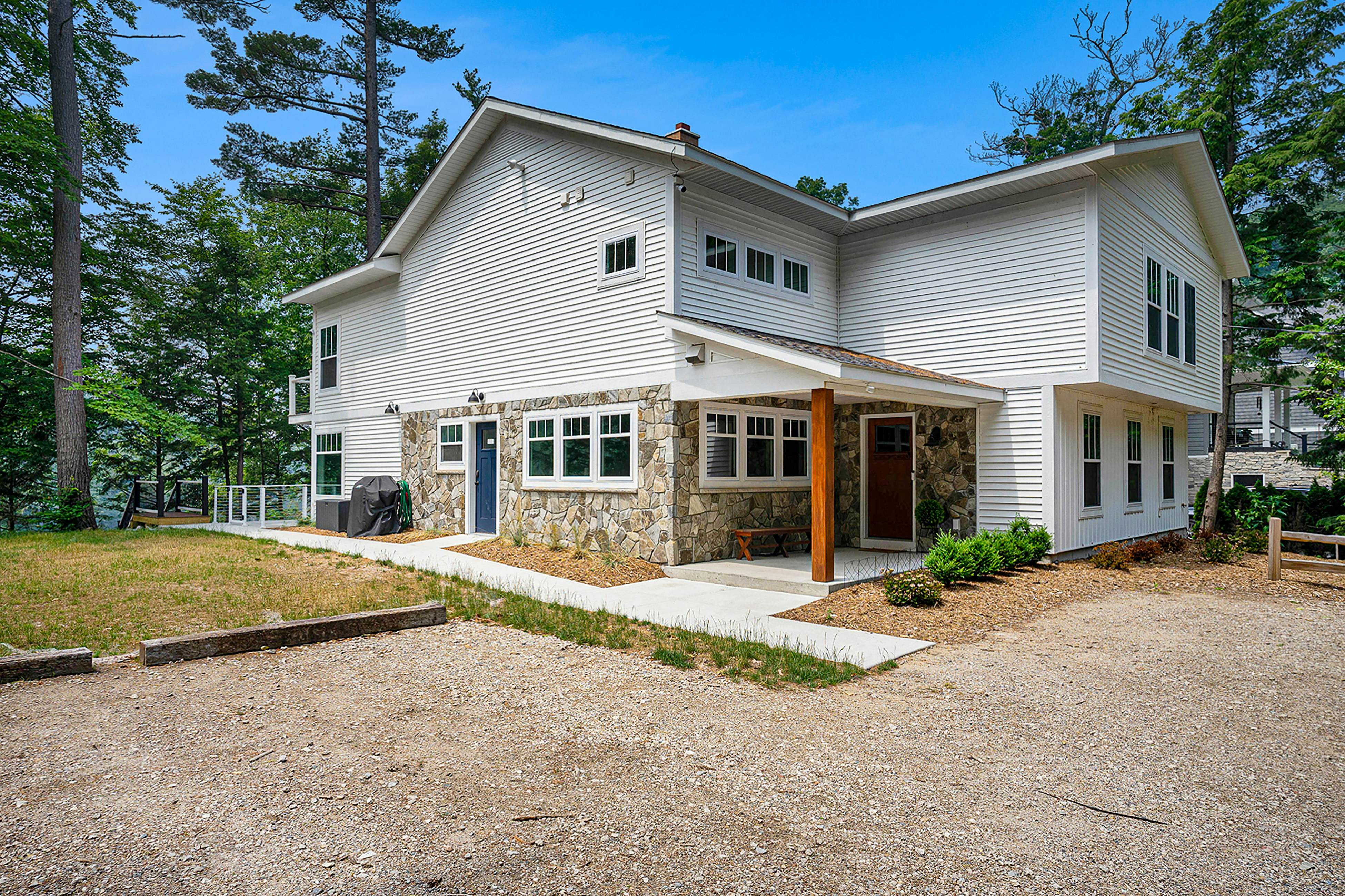 Riverside Bluff 5 BD Saugatuck, MI Vacation Rental Vacasa