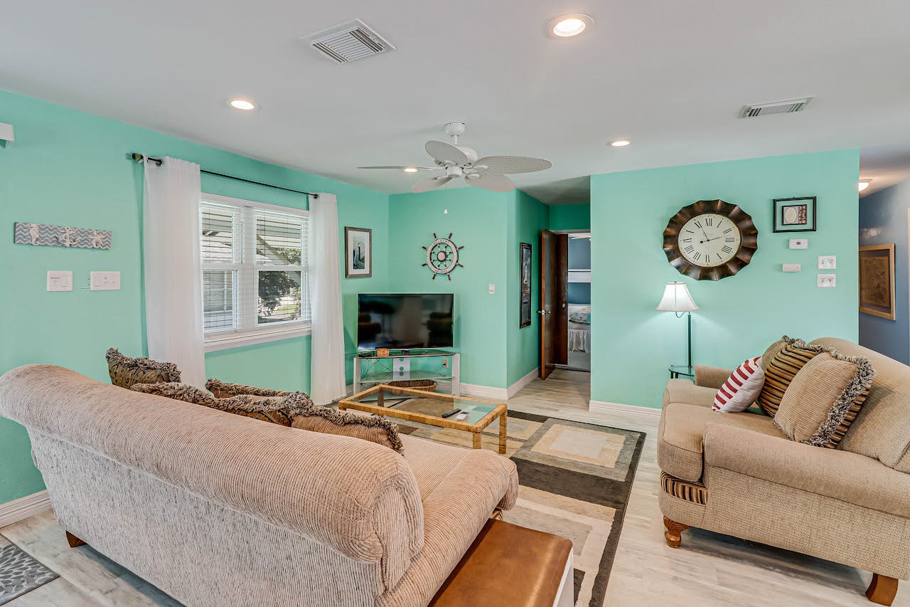 Starboard Stunner A (upstairs) 2 BD Rockport, TX Vacation Rental Vacasa