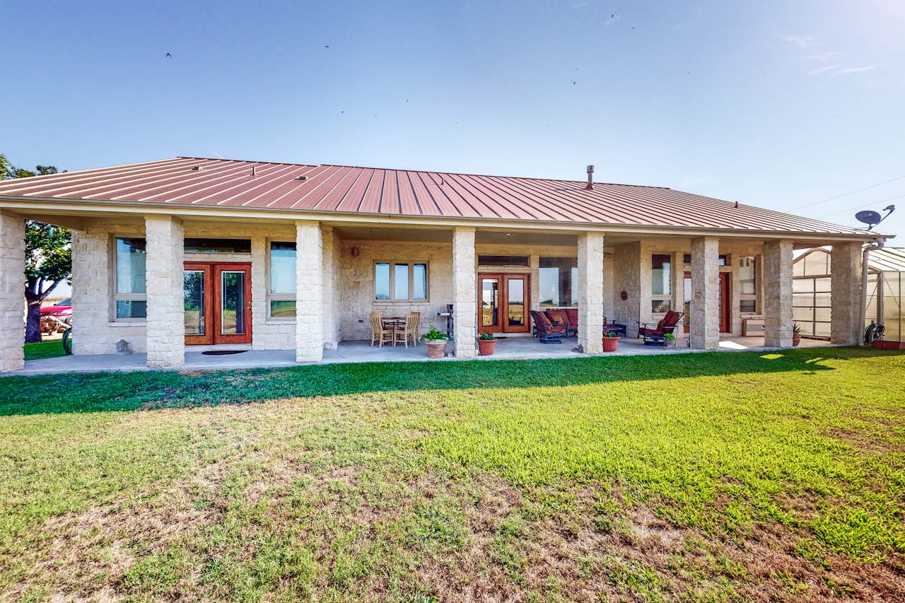 Country Retreat 3 BD Bartlett, TX Vacation Rental Vacasa
