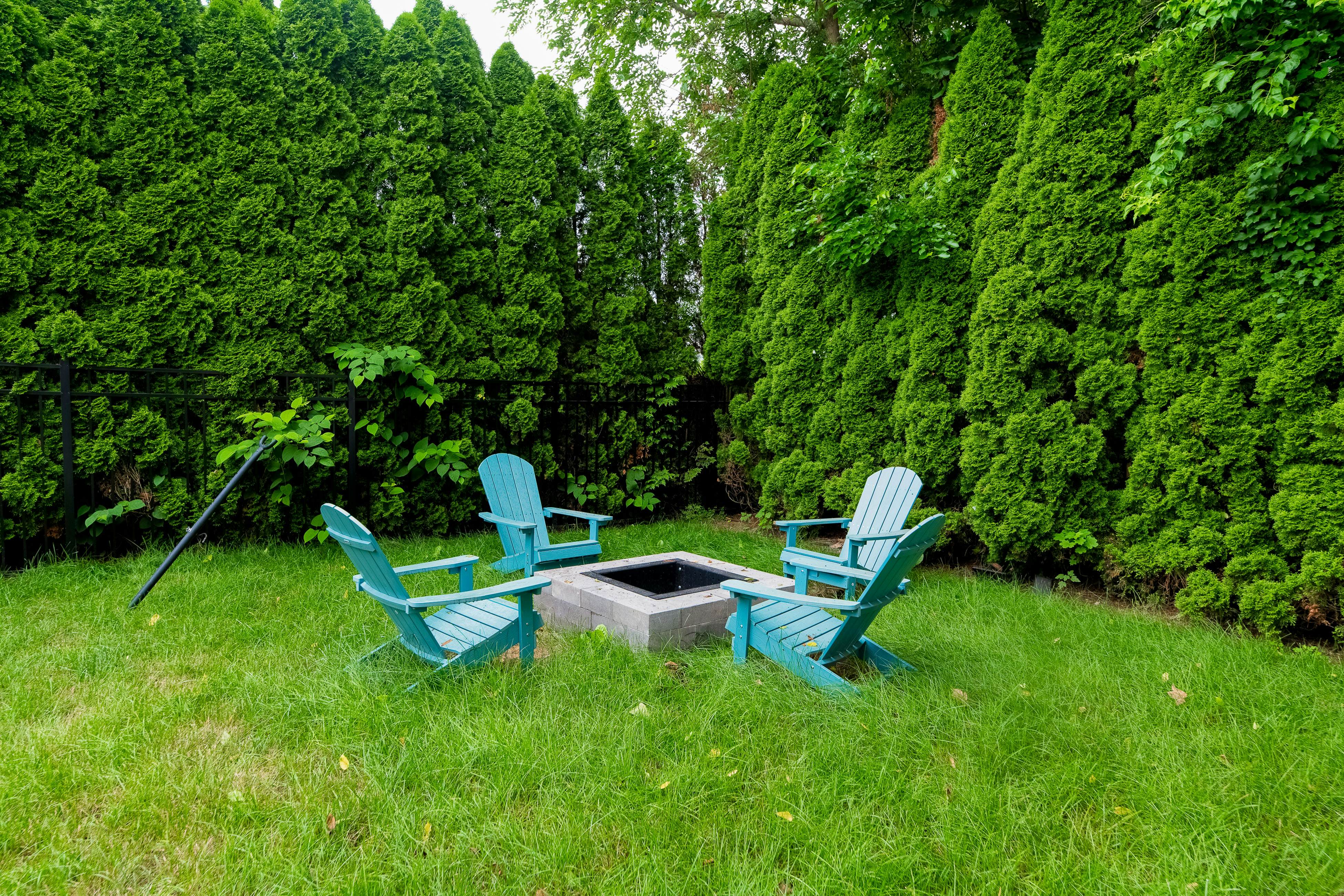 Cozy Greenport Cottage