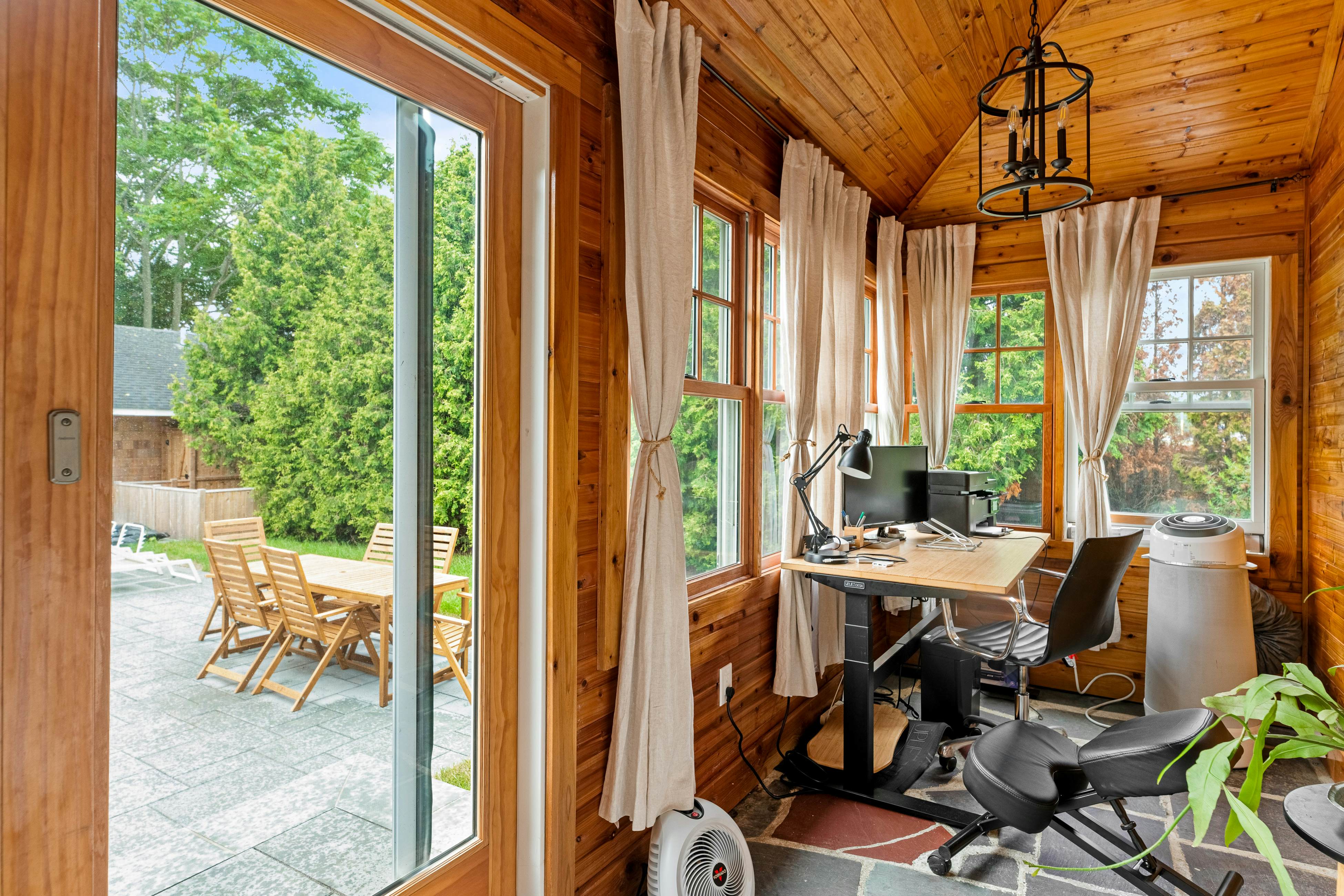 Cozy Greenport Cottage