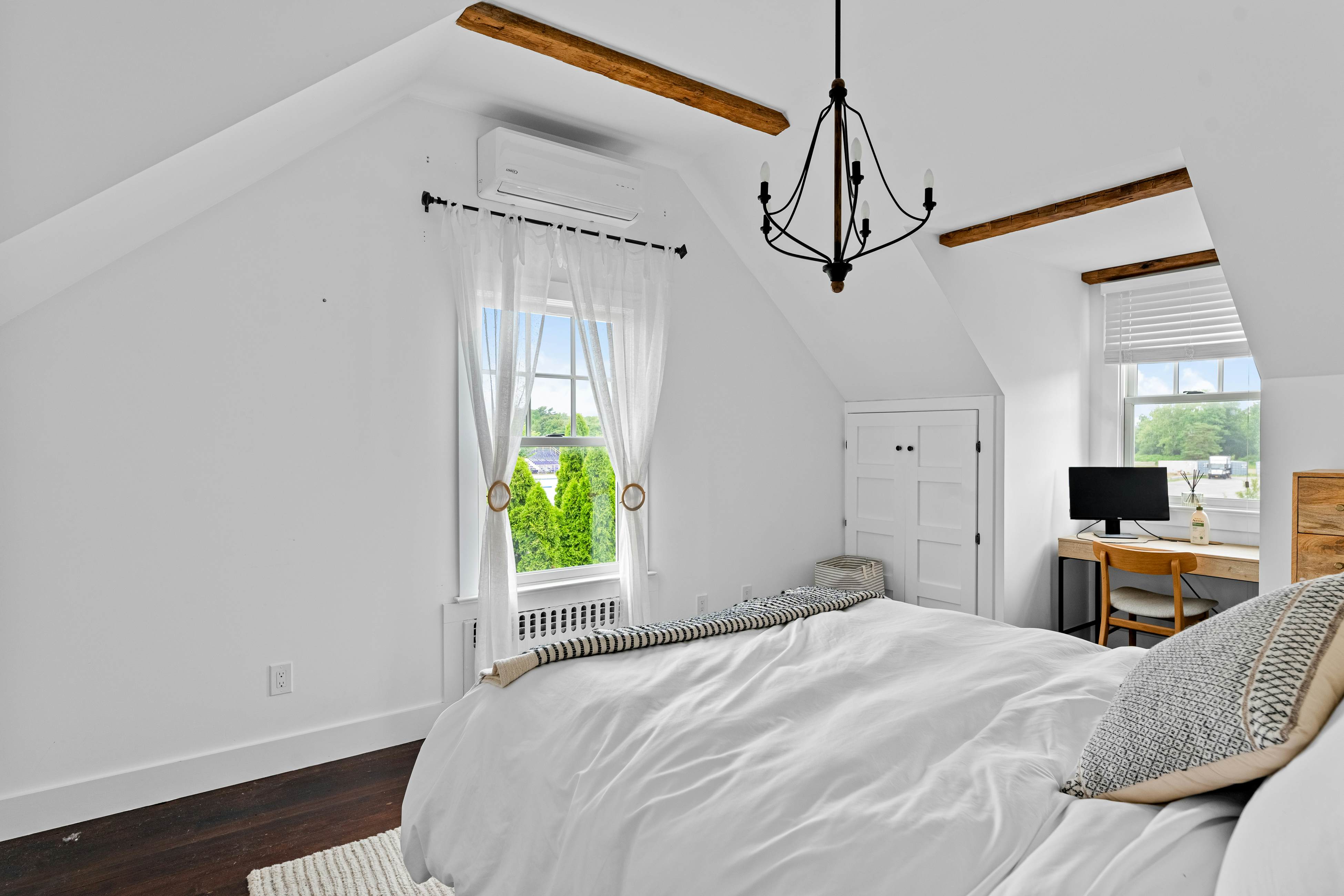 Cozy Greenport Cottage