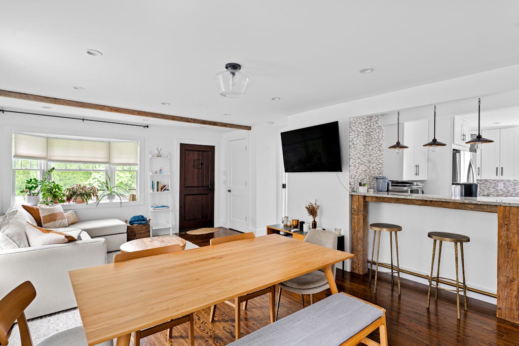 Cozy Greenport Cottage