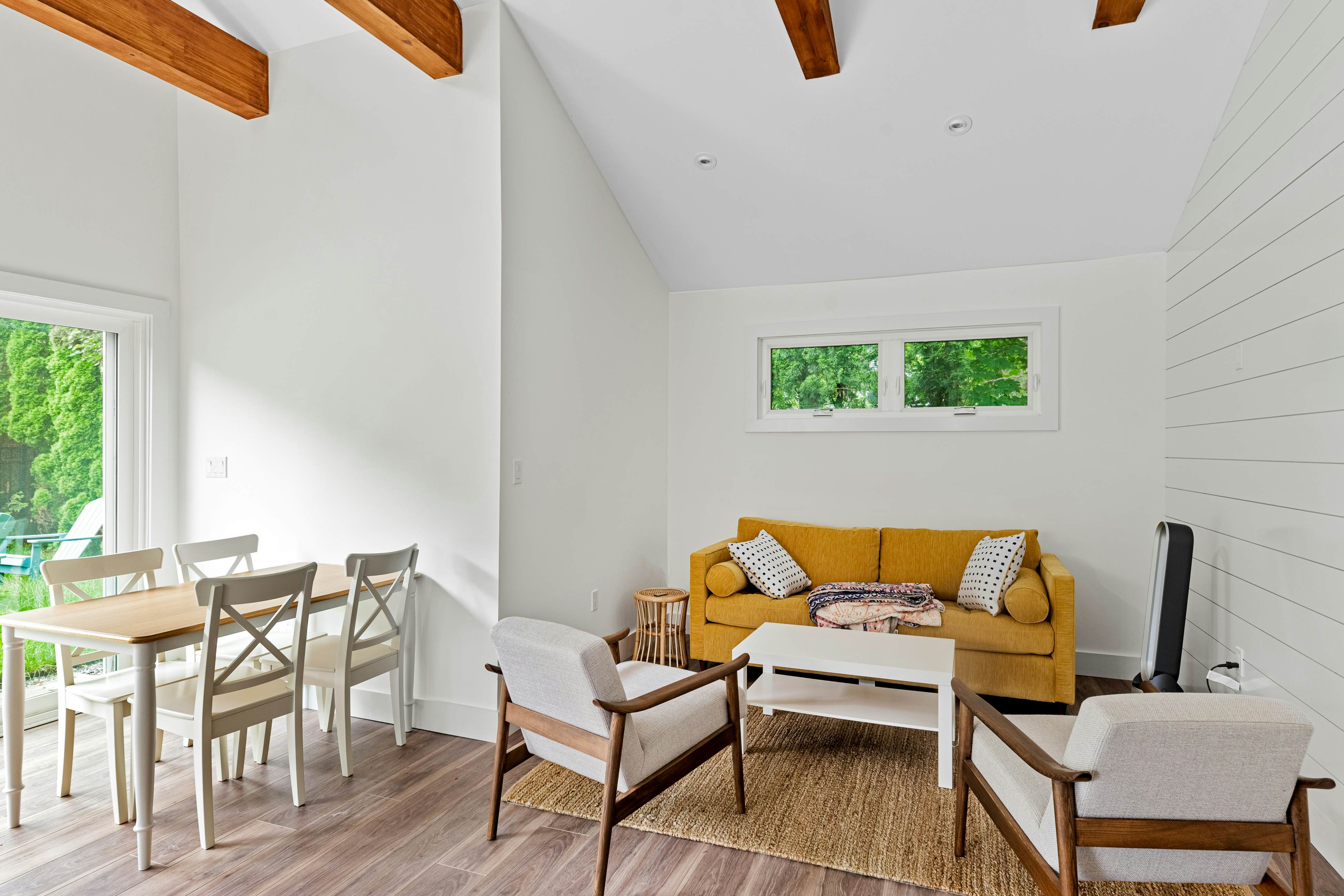 Cozy Greenport Cottage