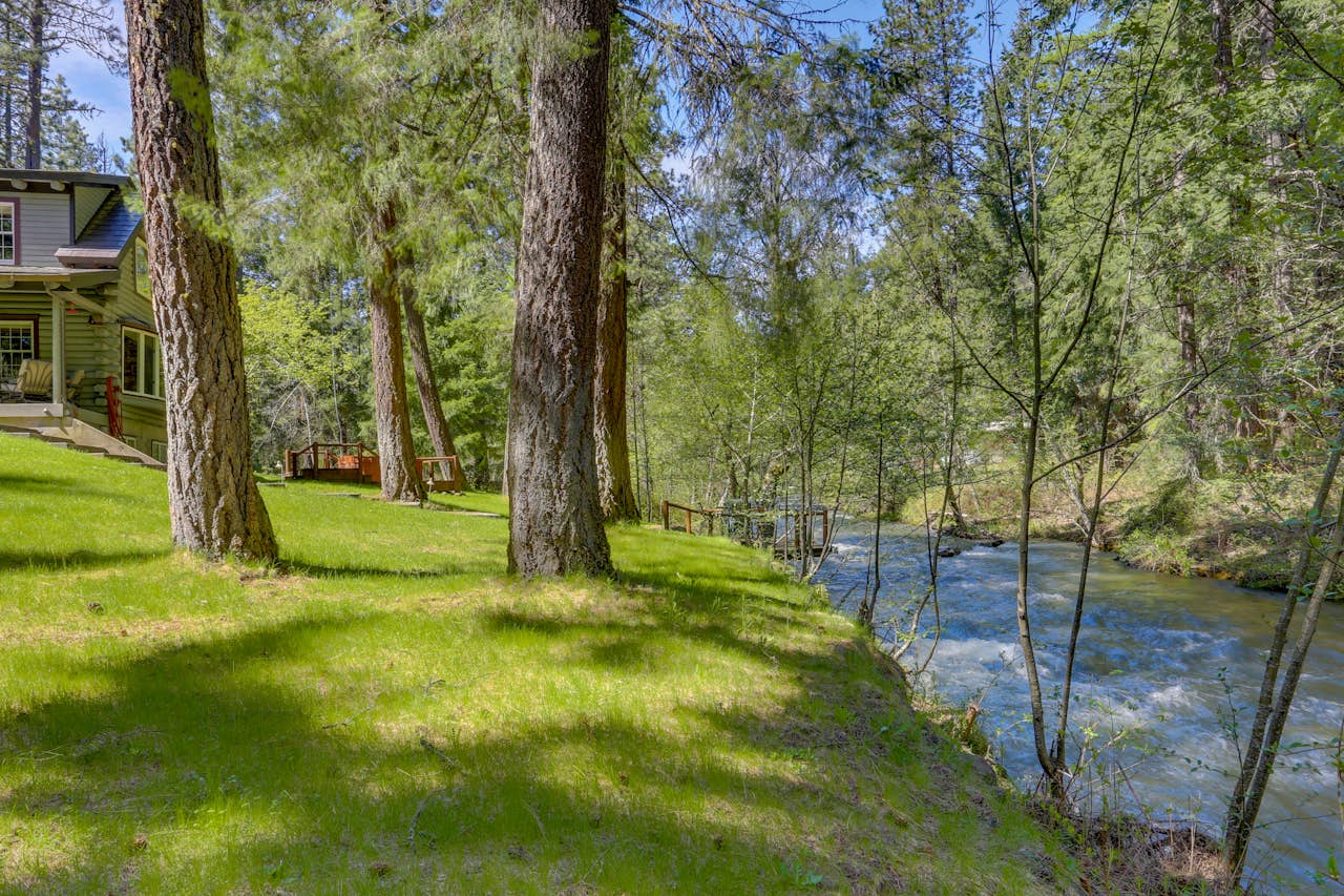 Riverwood Lodge 3 BD Vacation Rental in Trout Lake, WA Vacasa