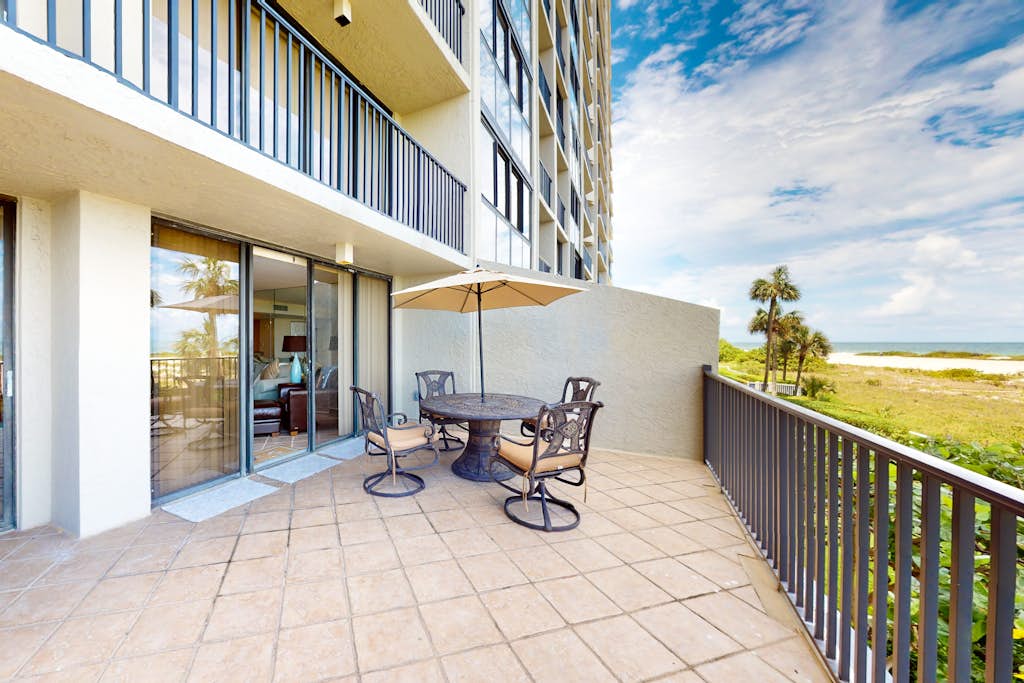 Lighthouse Towers 206 Condo on Gulf of Mexico with pool beach access tennis — Clearwater, FL — vacation rental